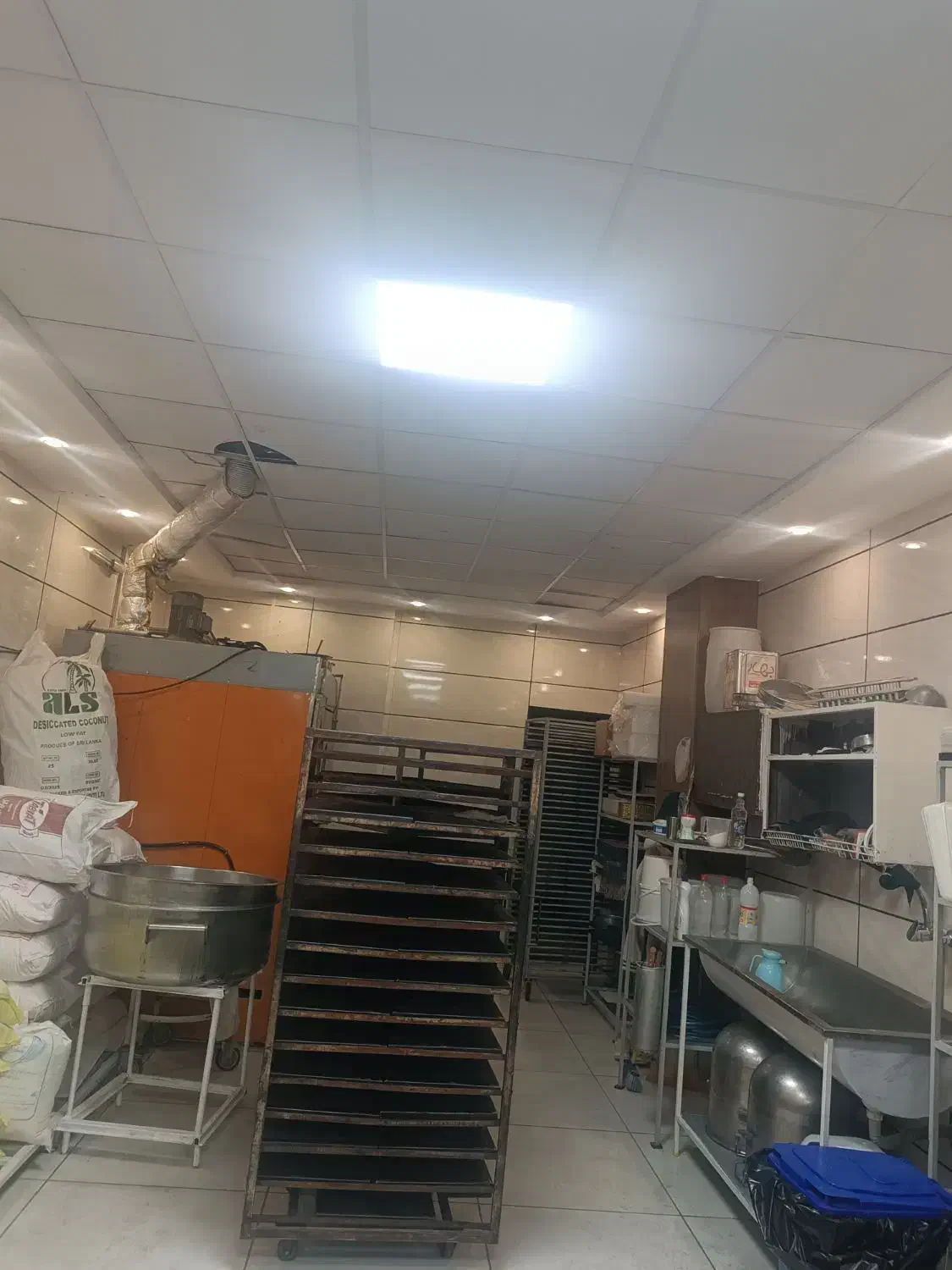 فروش کارگاه قنادی ...شیرینی با تمام تجهیزجات|فروشگاه و مغازه|فولادشهر, C5|دیوار