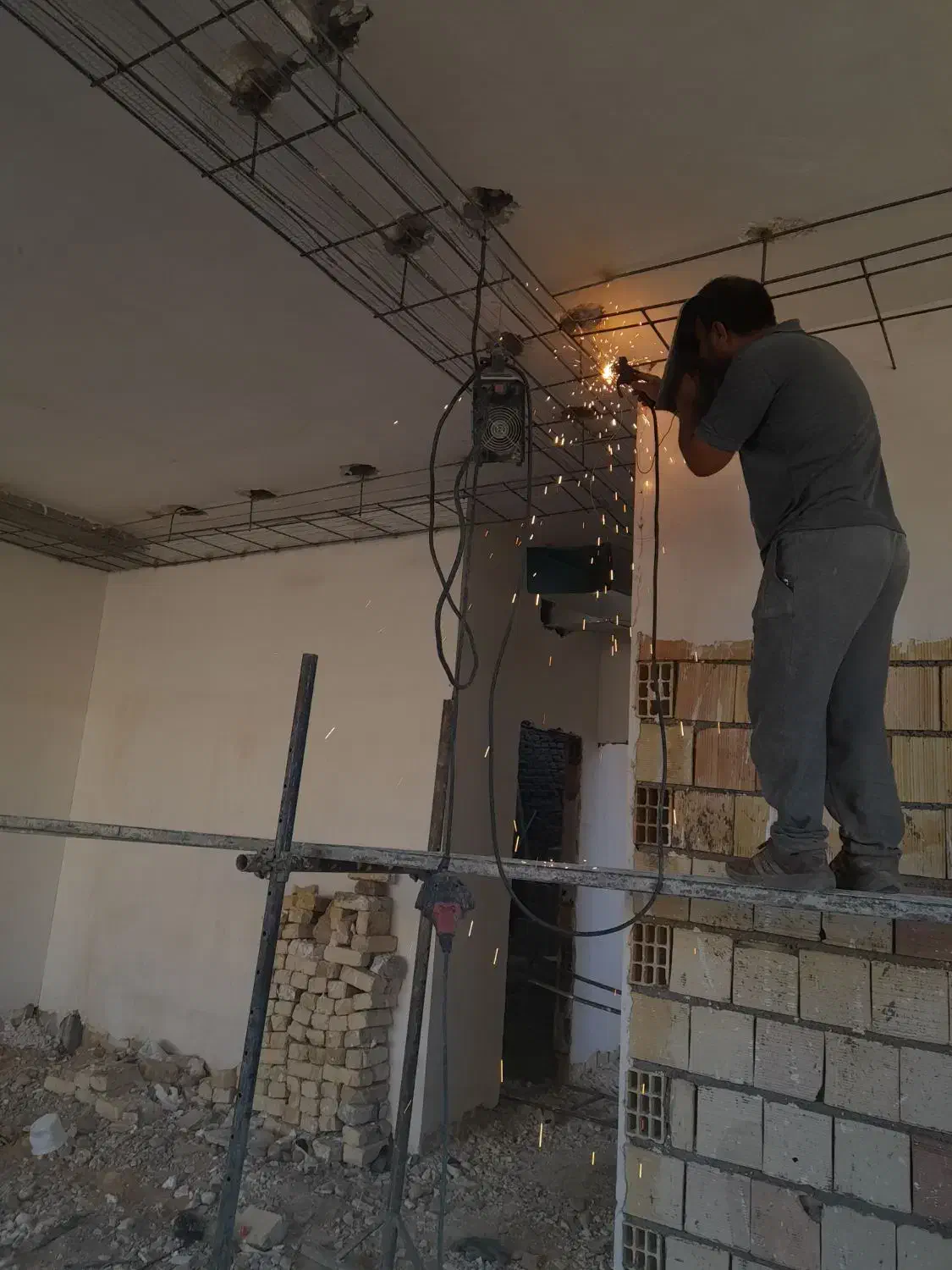 جوشکار حتی خال جوش|خدمات پیشه و مهارت|اسفراین, |دیوار