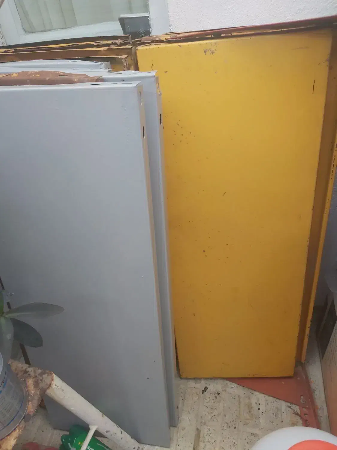 تعدا ۱۷ عدد طبقه قفسه فلزی|کتابخانه، شلف، قفسه‌های دیواری|کرج, شهرک جهان‌نما|دیوار