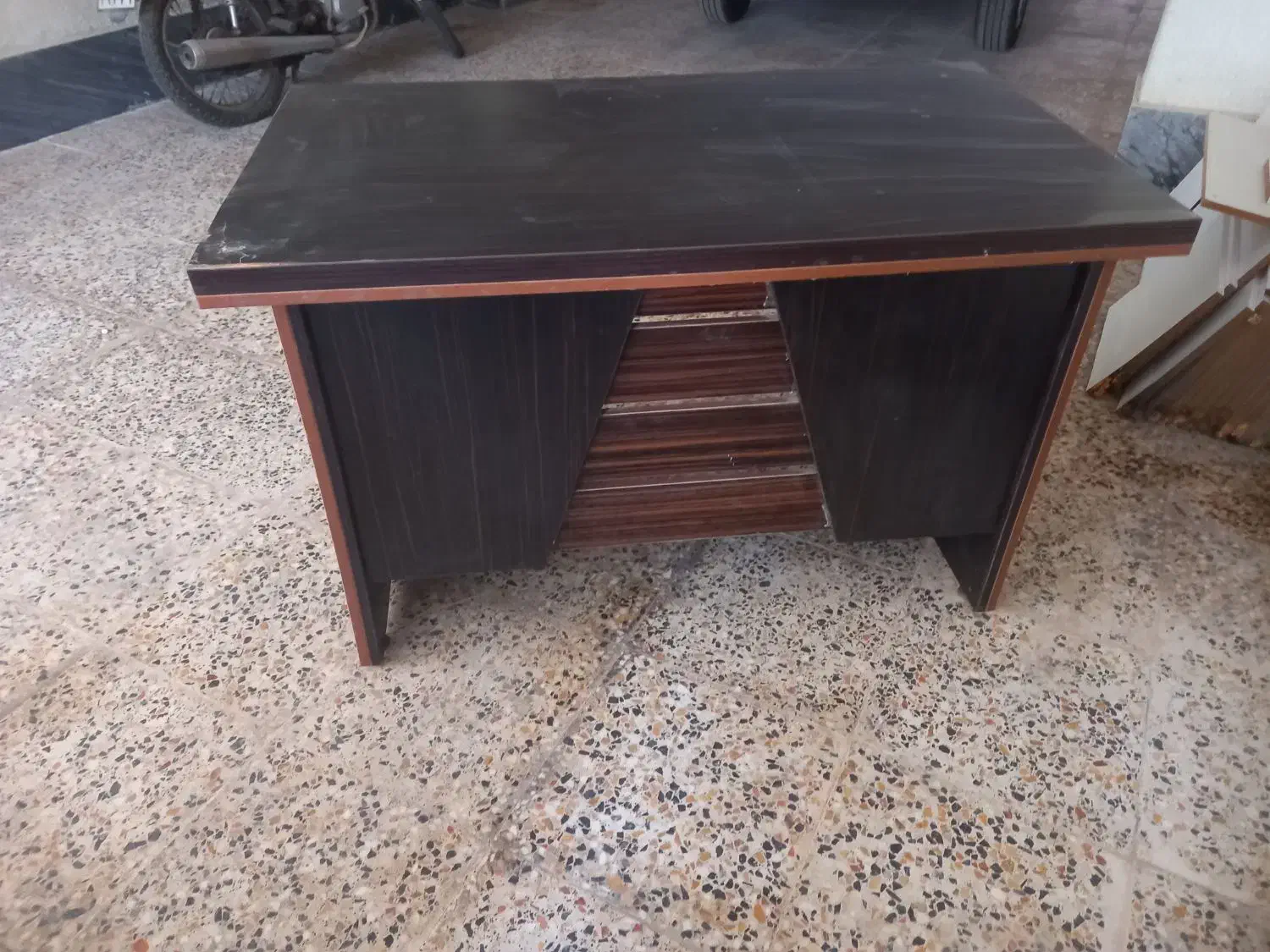 میز|مبلمان اداری|قشم, |دیوار