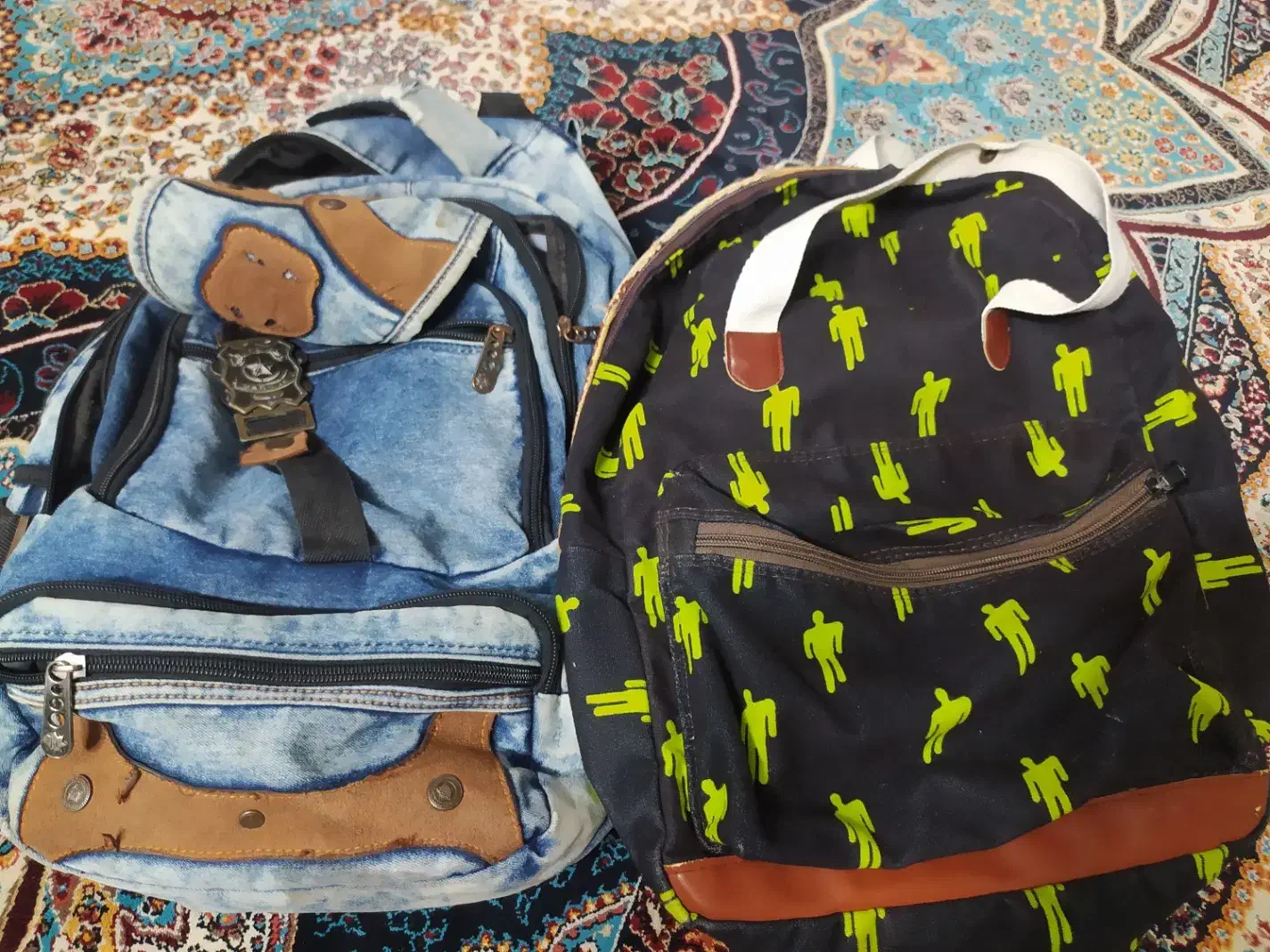 دو تا کوله پشتی سالم|کیف، کفش، کمربند|قدس, شهر‌قدس|دیوار