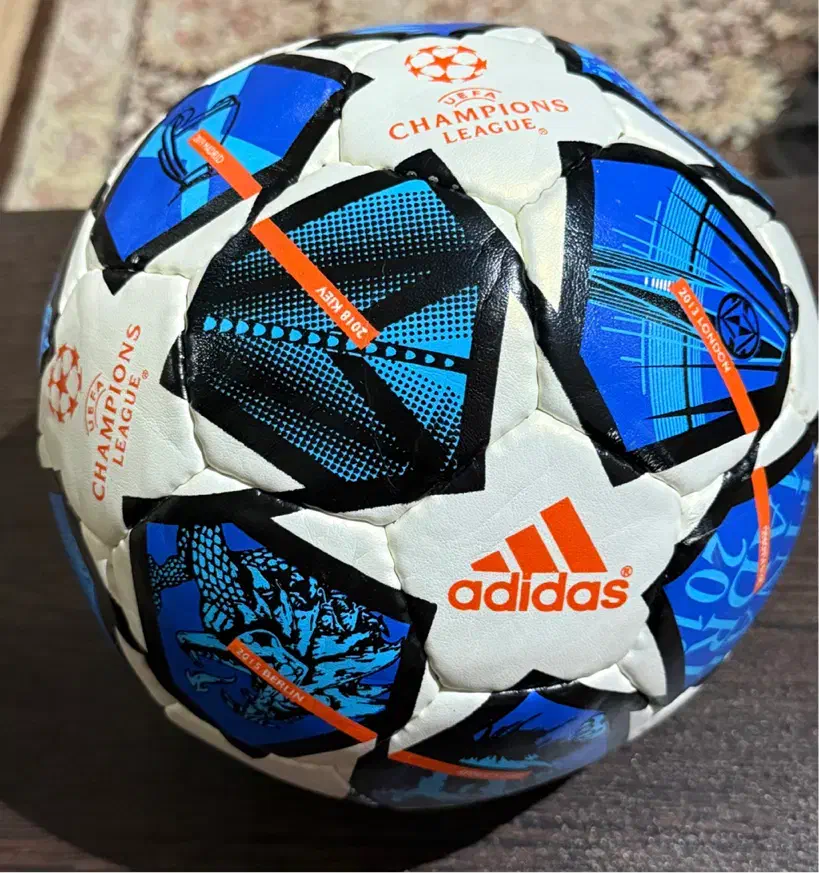 توپ فوتبال سایز ۵|ورزش‌های توپی|رشت, سعدی (تختی)|دیوار