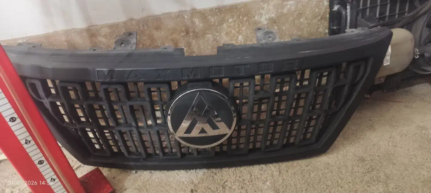 جلو پنجره کلوت فابریک|قطعات یدکی و لوازم جانبی|اندیشه, اندیشه فاز ۳|دیوار