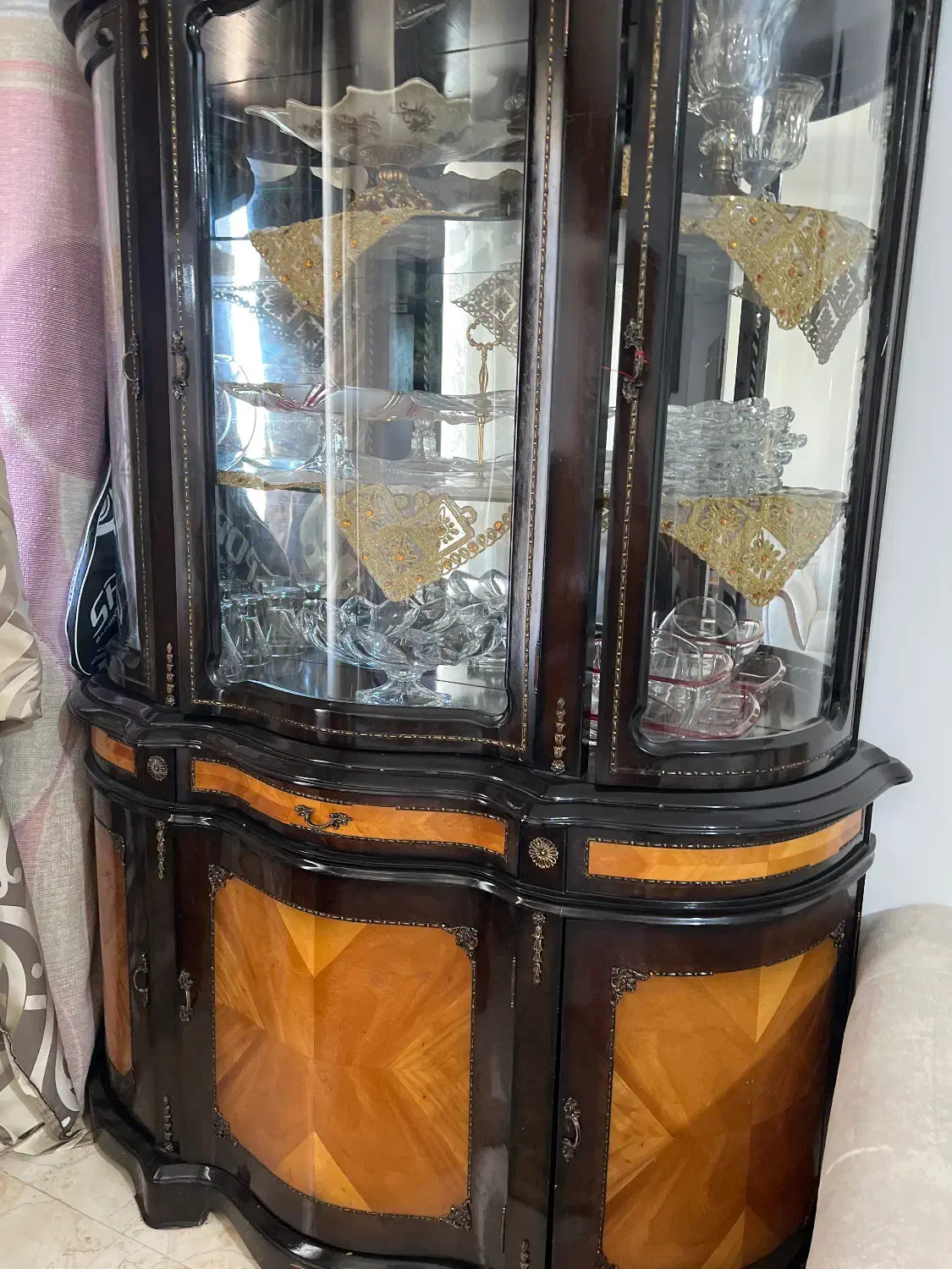 ویترین بوفه در حد نو|بوفه، ویترین، کنسول|چالوس, |دیوار