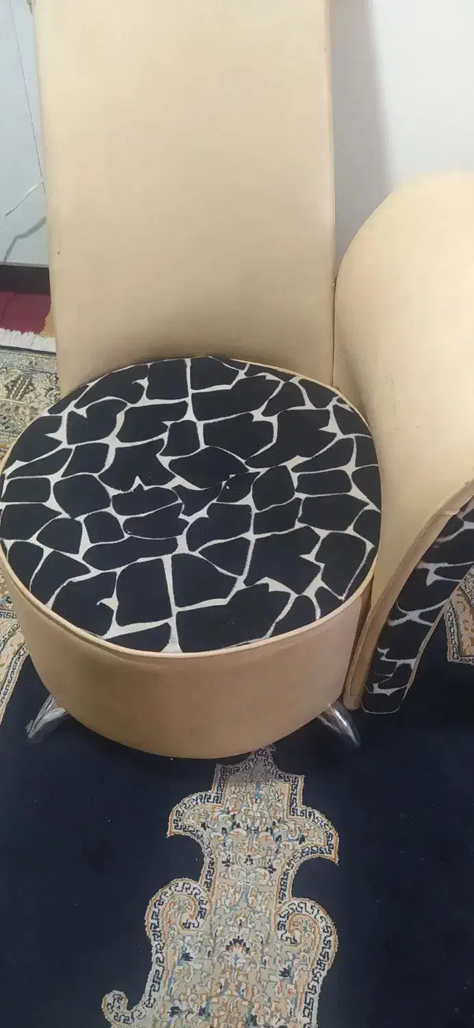 مبل تک نفره سالم بدونه پارگی|مبلمان خانگی و میز عسلی|کرمانشاه, |دیوار