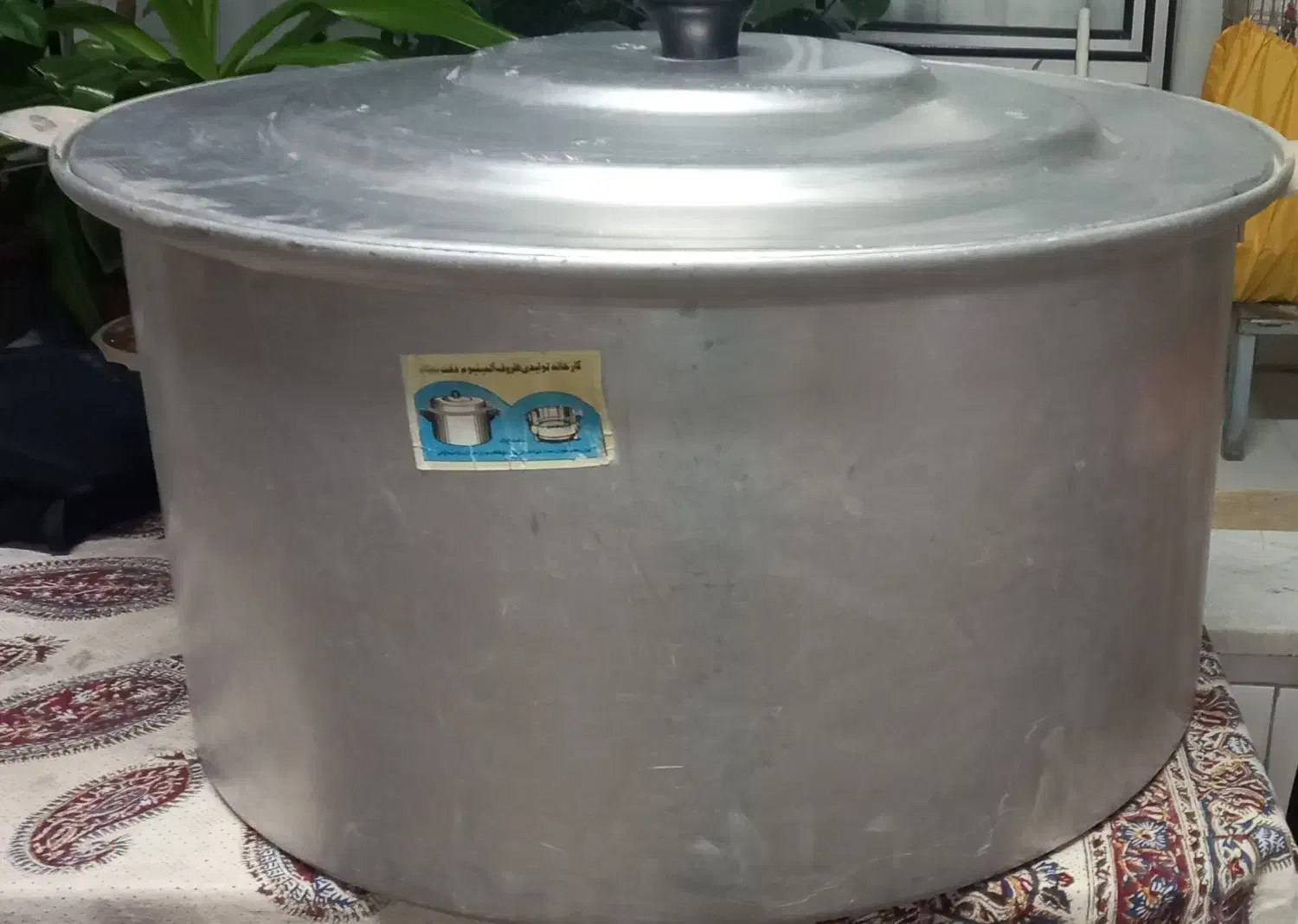 دیگ روحی قدیمی|ظروف پخت‌وپز|تیران, |دیوار