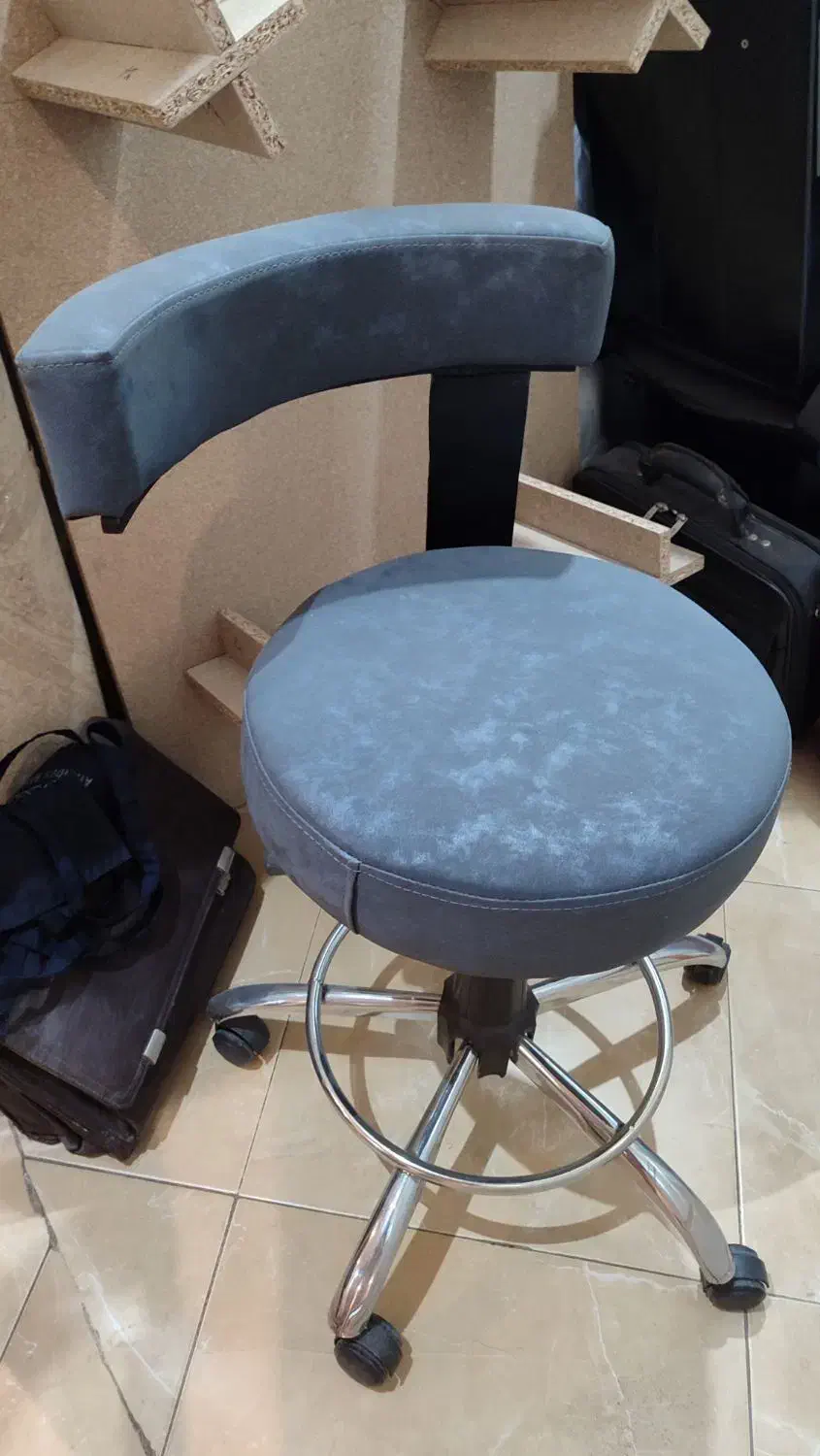 ترولی و صندلی تابورو|آرایشگاه و سالنهای زیبایی|تهران, اتابک|دیوار