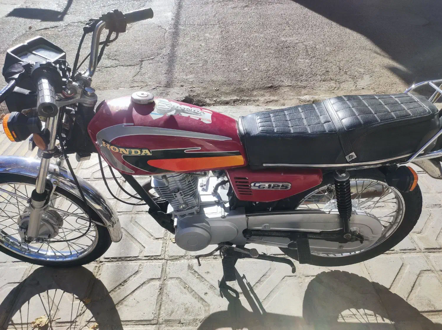 هندا 83عروسک|موتورسیکلت|گناباد, |دیوار