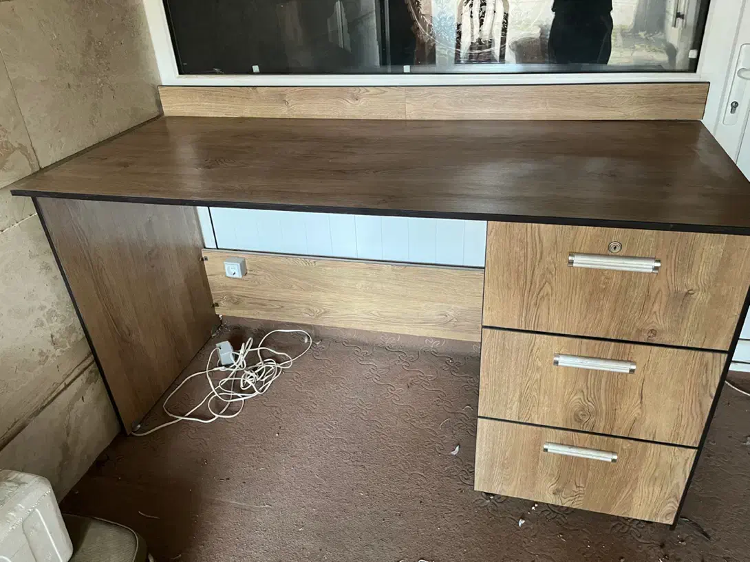 میز تحریر بزرگ|میز تحریر و کامپیوتر|اراک, |دیوار