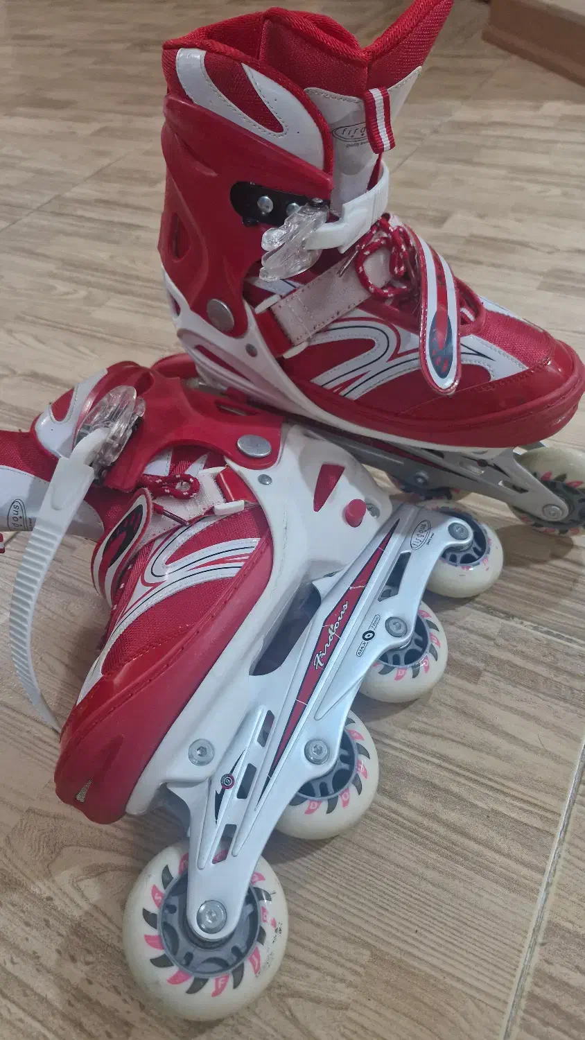 اسکیت همراه با تجهیزات کامل سایز ۳۸ تا ۴۱|دوچرخه، اسکیت، اسکوتر|رشت, گلسار|دیوار