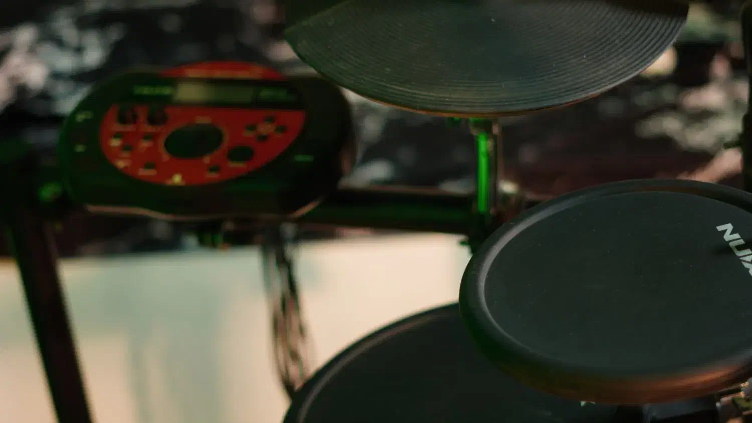 ویدرام ..  پرکاشن . درام.  جاز|درام و پرکاشن|هشتگرد, شهرک ولیعصر (مصلی)|دیوار