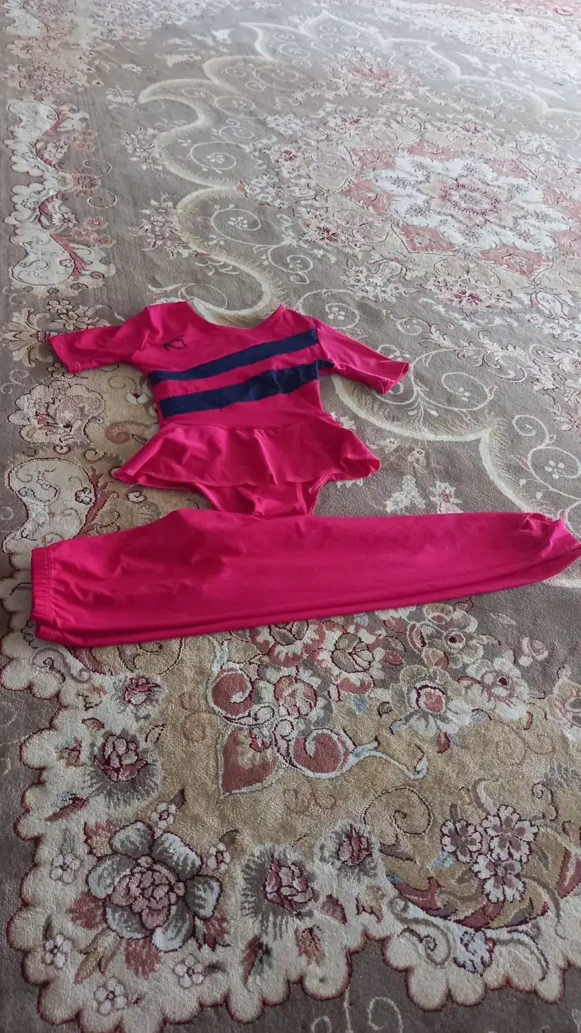 لباس ژیمناستیک|لباس|الیگودرز, |دیوار