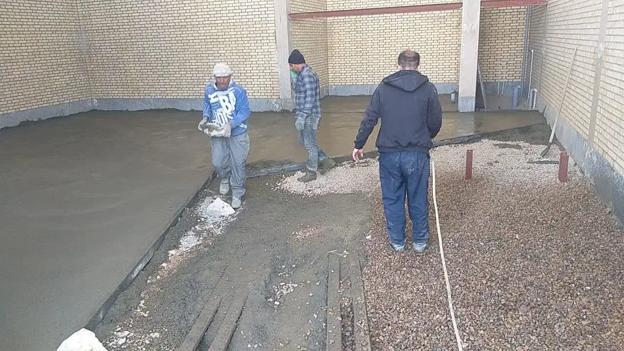 بتن ریزی بادستگاه خلاطه شهرکردی|خدمات پیشه و مهارت|خرم‌آباد, |دیوار