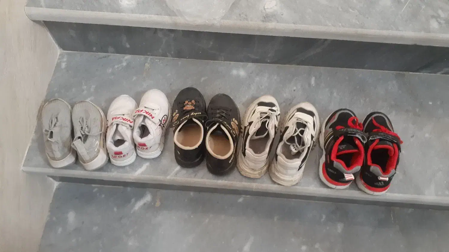 کفش بچگانه|کفش و لباس بچه|قم, قلعه کامکار|دیوار