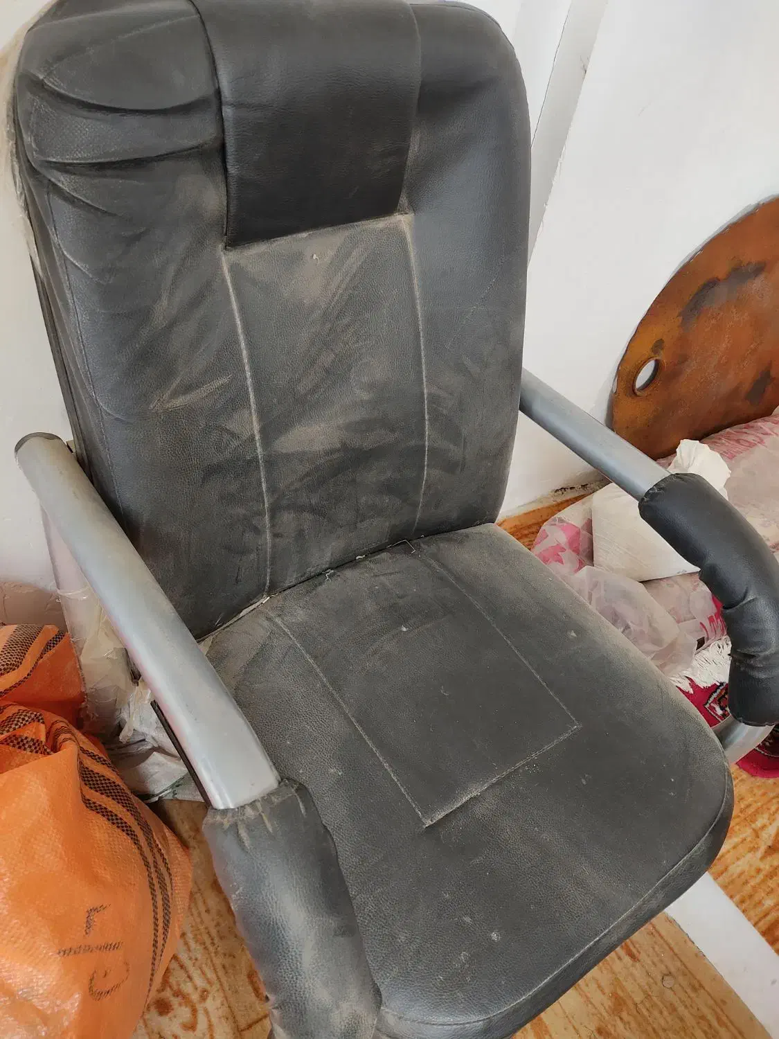 صندلی انتظار|صندلی و نیمکت|سلطانیه, |دیوار