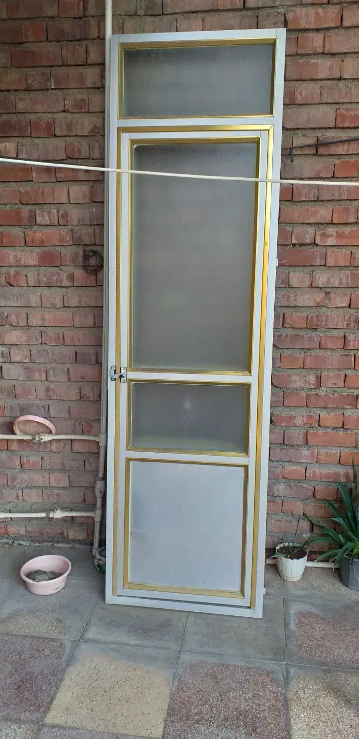 یک عدد در سرویس آلمینیوم در حد نو|مصالح و تجهیزات ساختمان|جیرفت, |دیوار