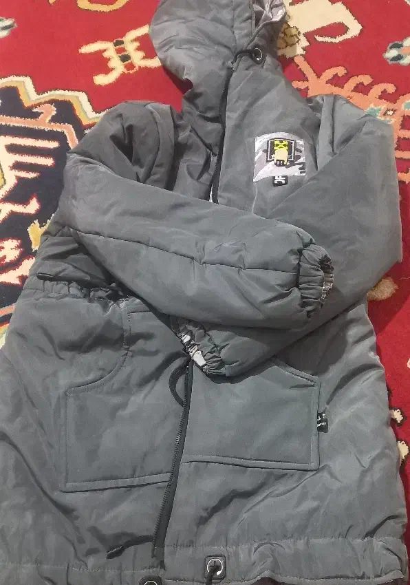 بارانی|لباس|یاسوج, |دیوار