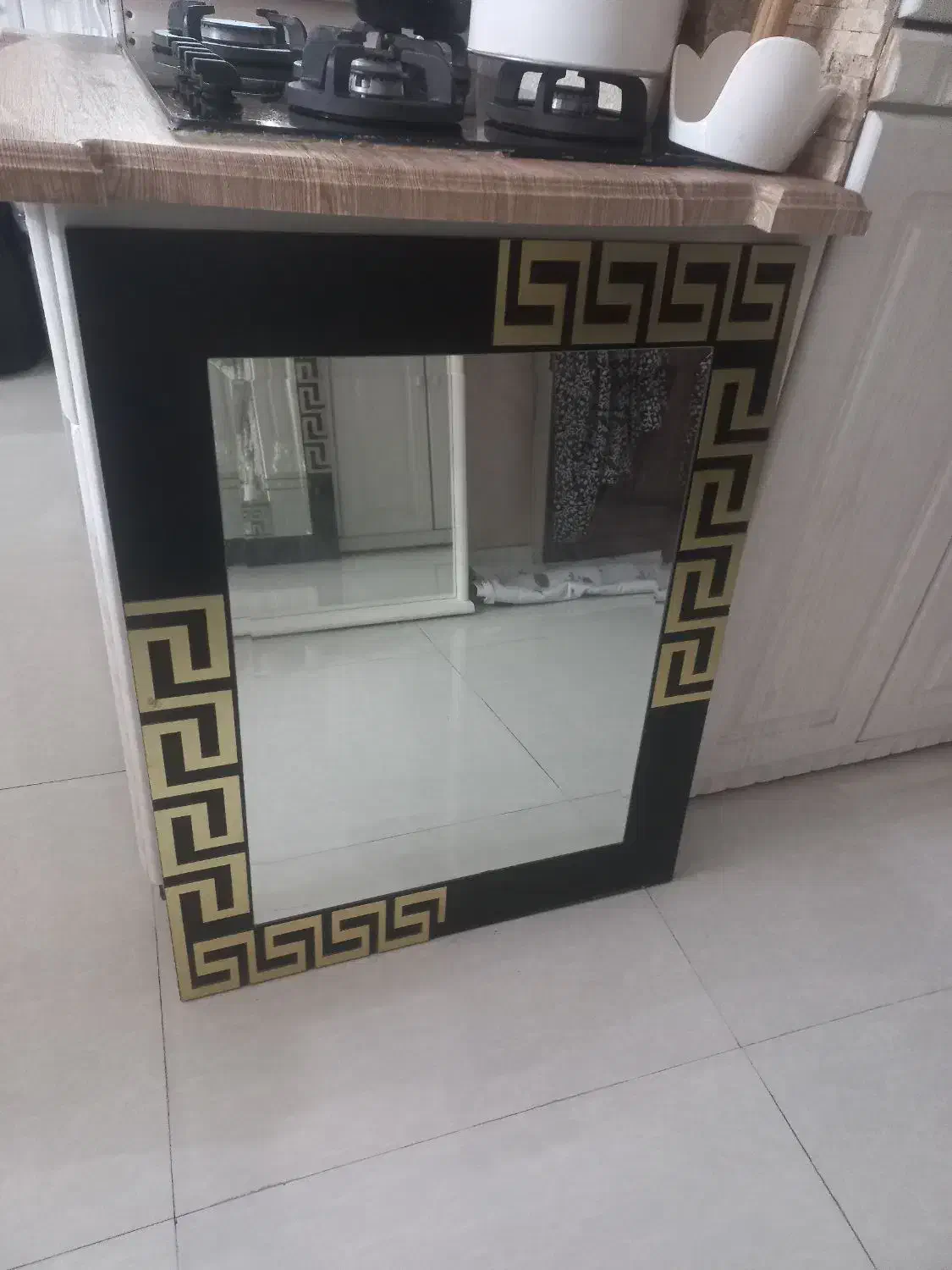 یک عدد آیینه|آینه|تهران, باغ فیض|دیوار