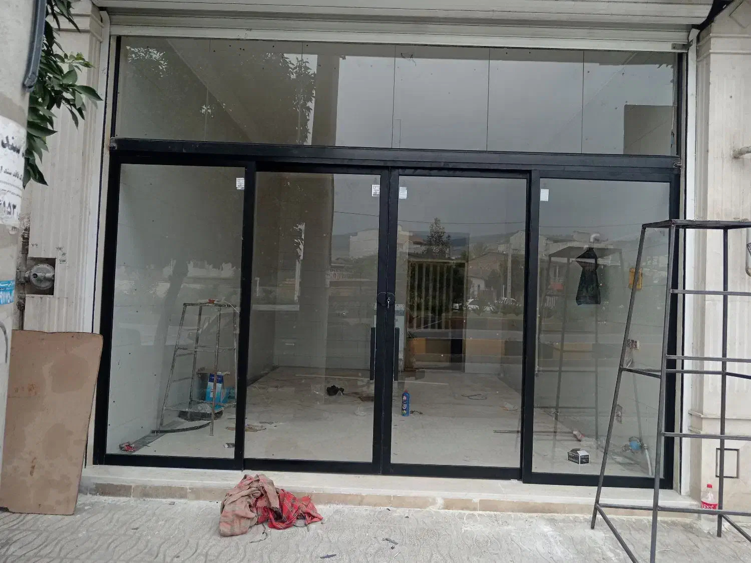 نصب شیشه سکوریت و کرکره برقی|خدمات پیشه و مهارت|گرگان, |دیوار