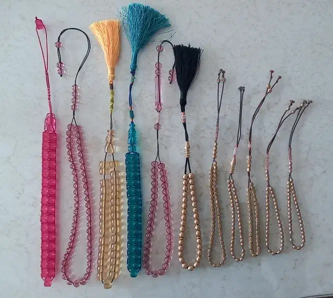 تعدادی تسبیح چرکه و زازا سندلوس و برنز کلکسیونی|کلکسیون اشیاء عتیقه|اردبیل, |دیوار