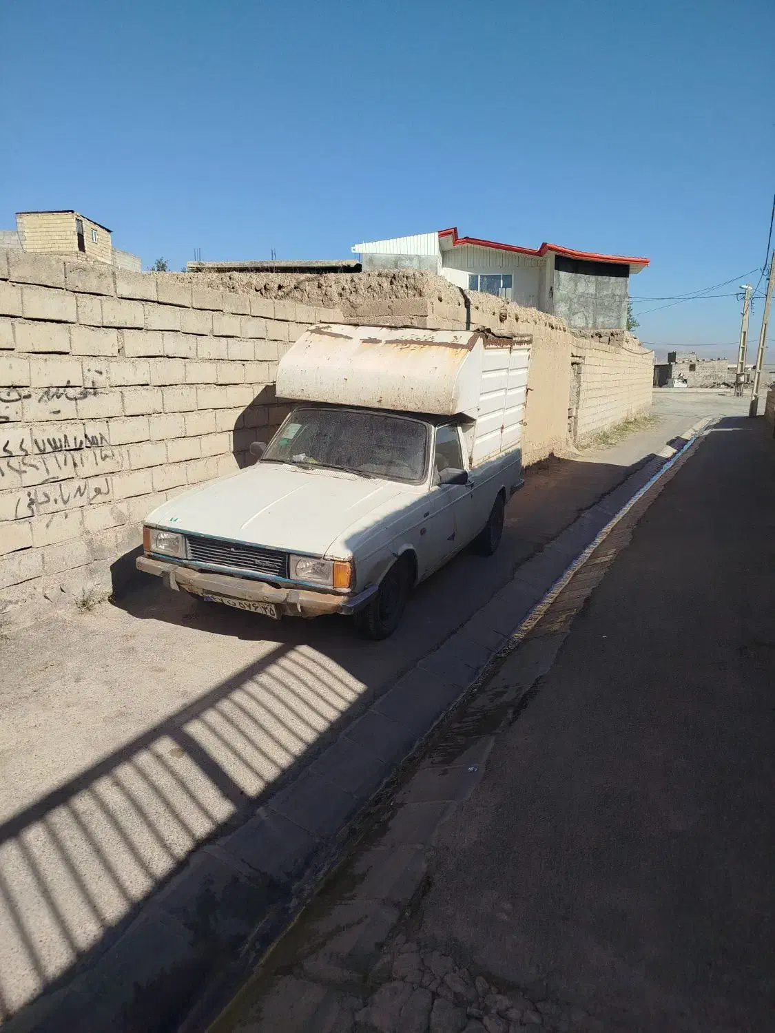 پیکان وانت مسقف|خودرو سواری و وانت|میانه, |دیوار