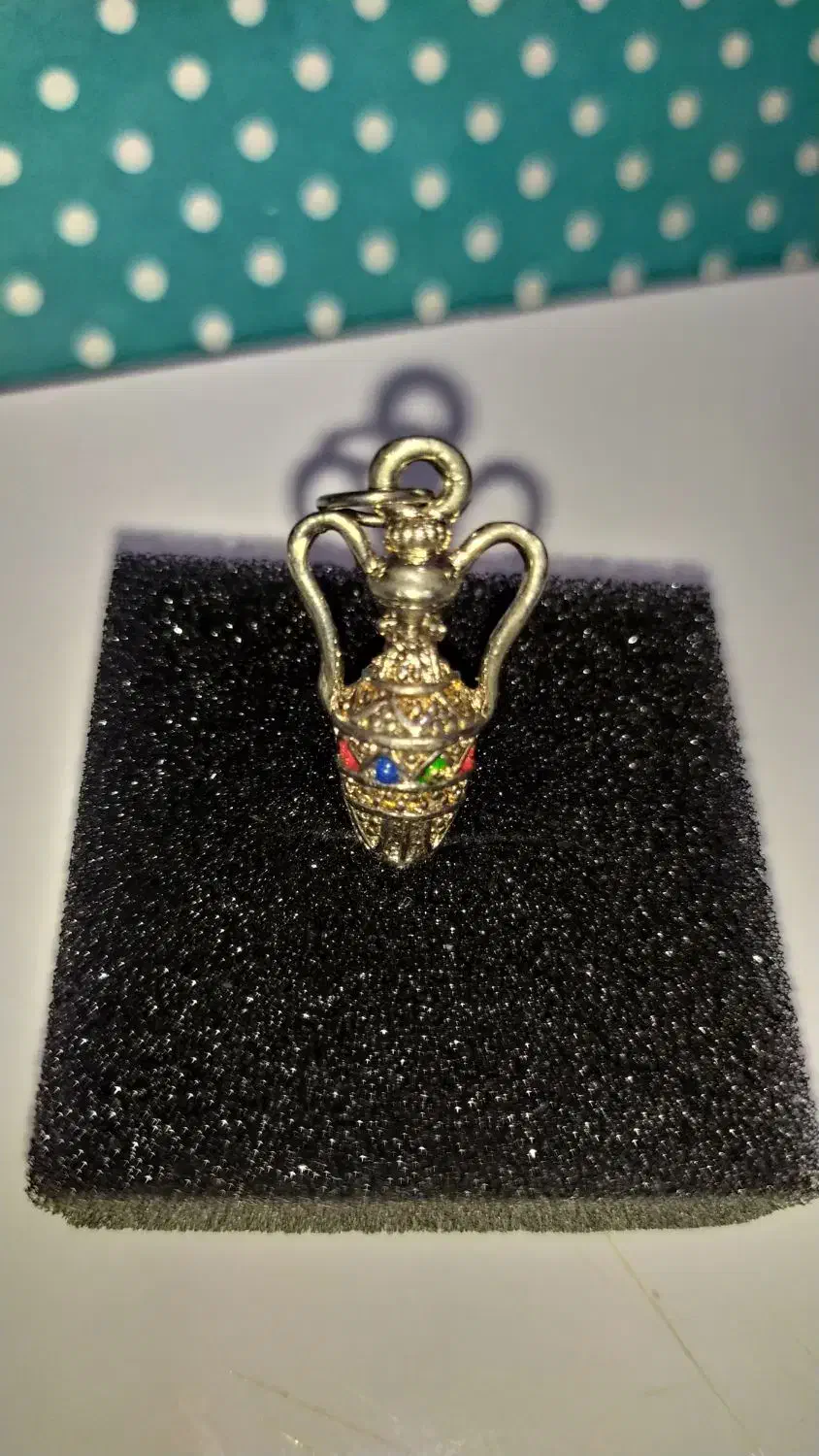 نقره اتیغه|کلکسیون اشیاء عتیقه|شیراز, شیشه‌گری|دیوار