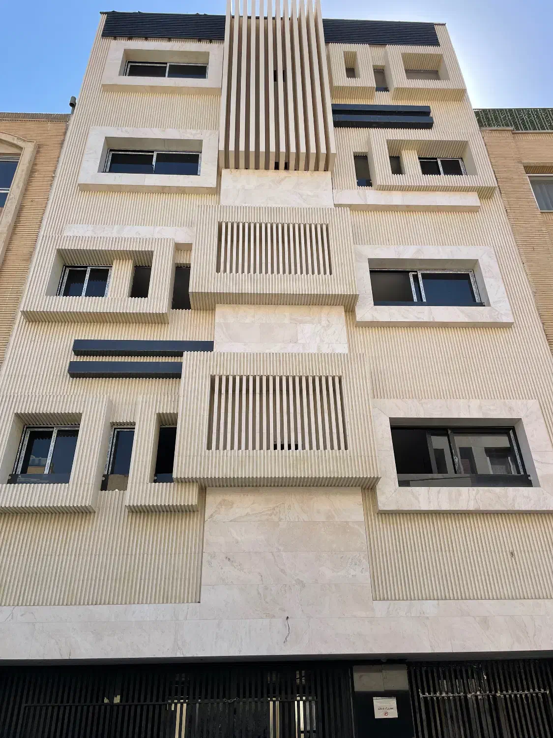 آپارتمان تک واحدی جنوبی ۲ پارکینگ( چهارباغ بالا)|فروش آپارتمان|اصفهان, باغ زرشک|دیوار