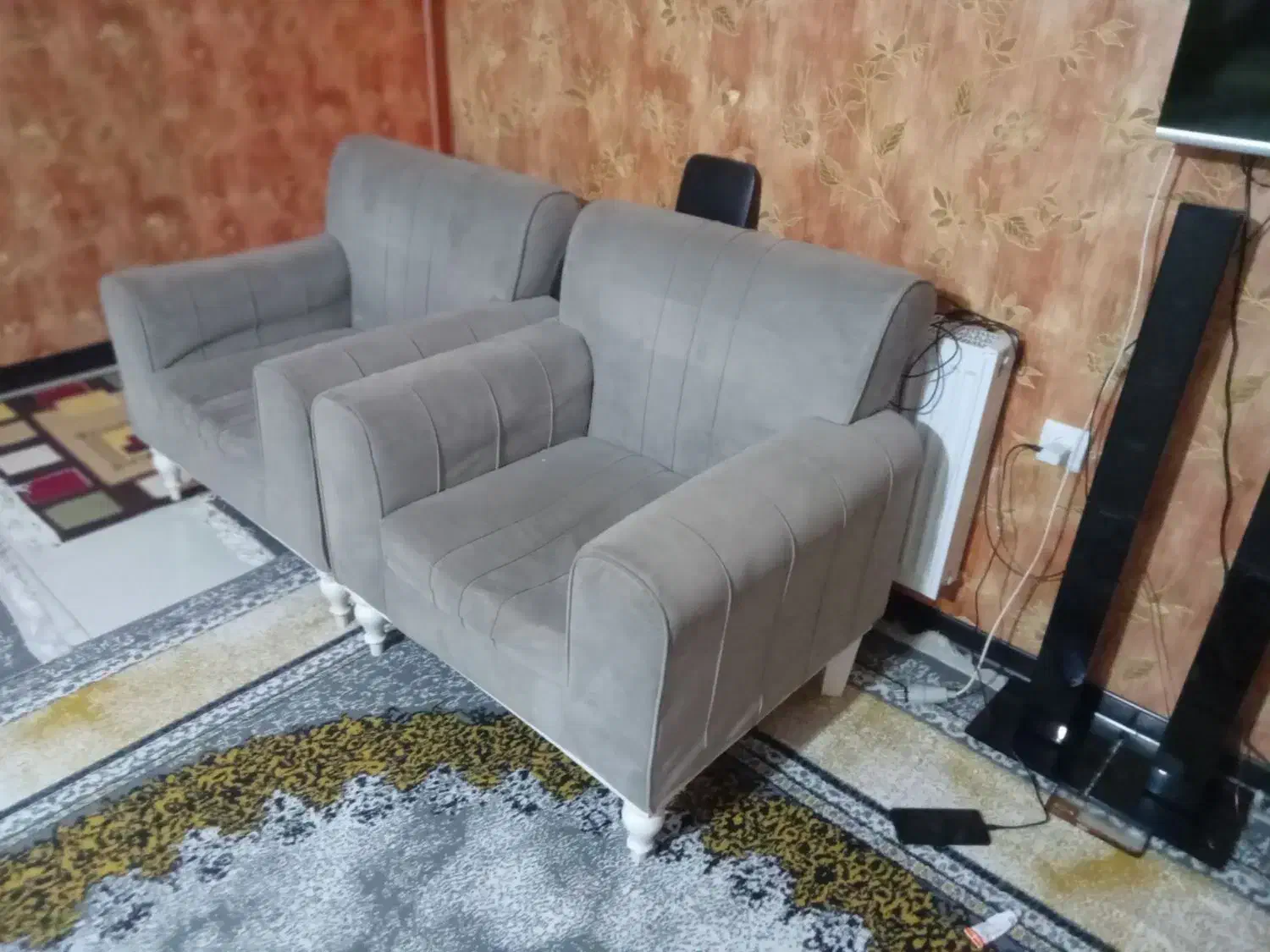 دوتا مبل یه نفر تمیز|مبلمان خانگی و میز عسلی|پرند, فاز ۵|دیوار