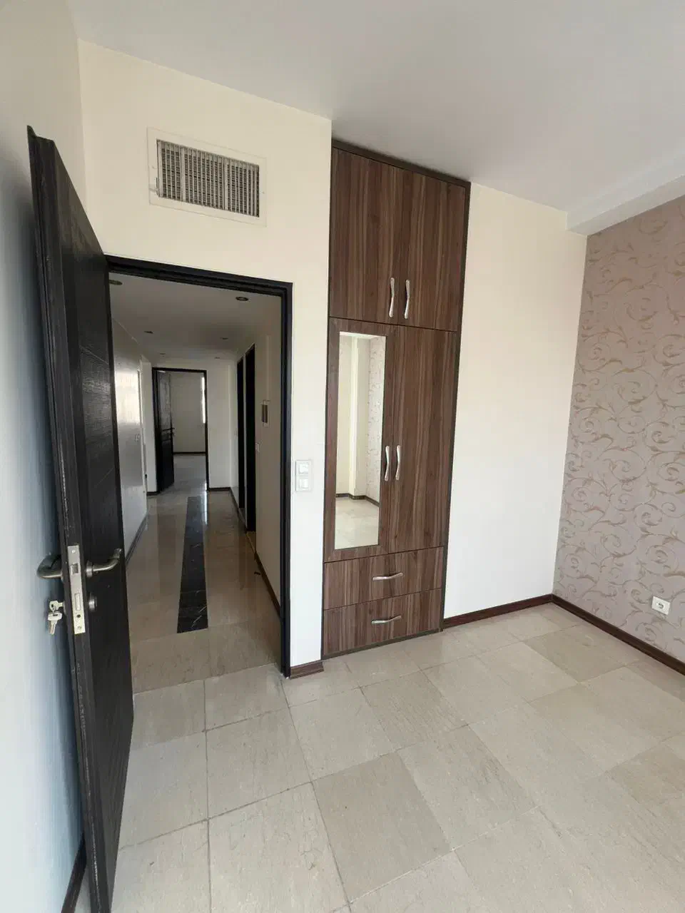 60م1خ تخلیه ط3بااسانسورغ میدان7حوض