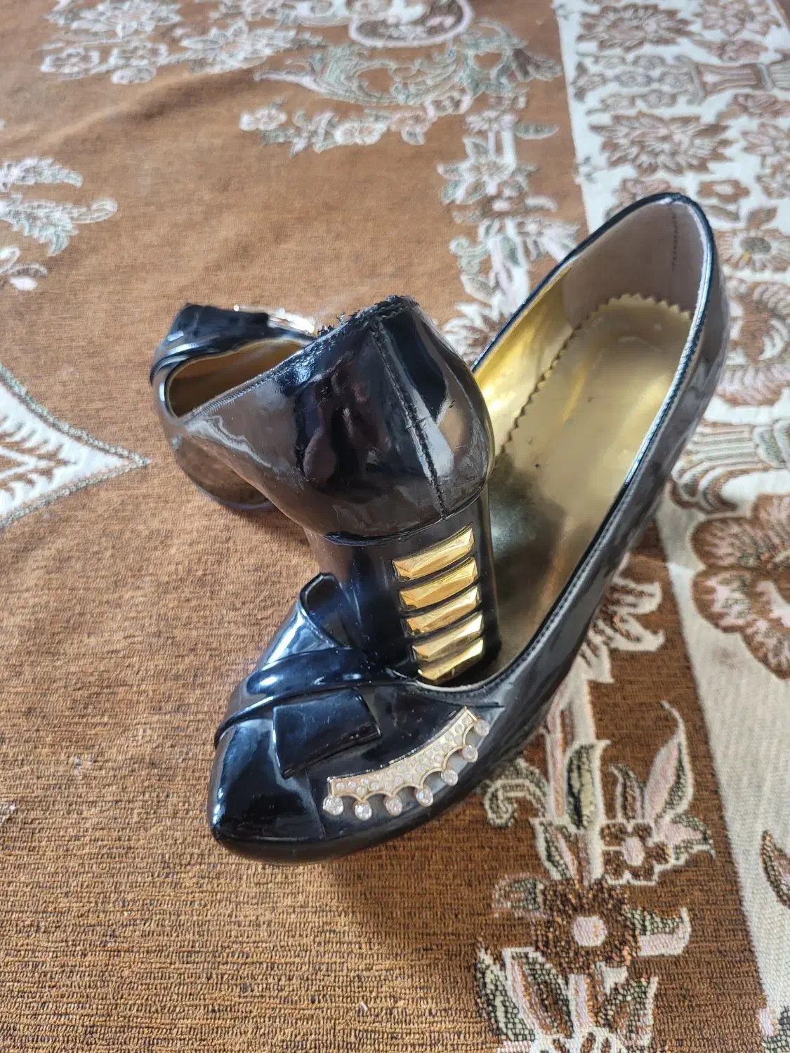 کفش مجلسی|کیف، کفش، کمربند|کاشمر, |دیوار