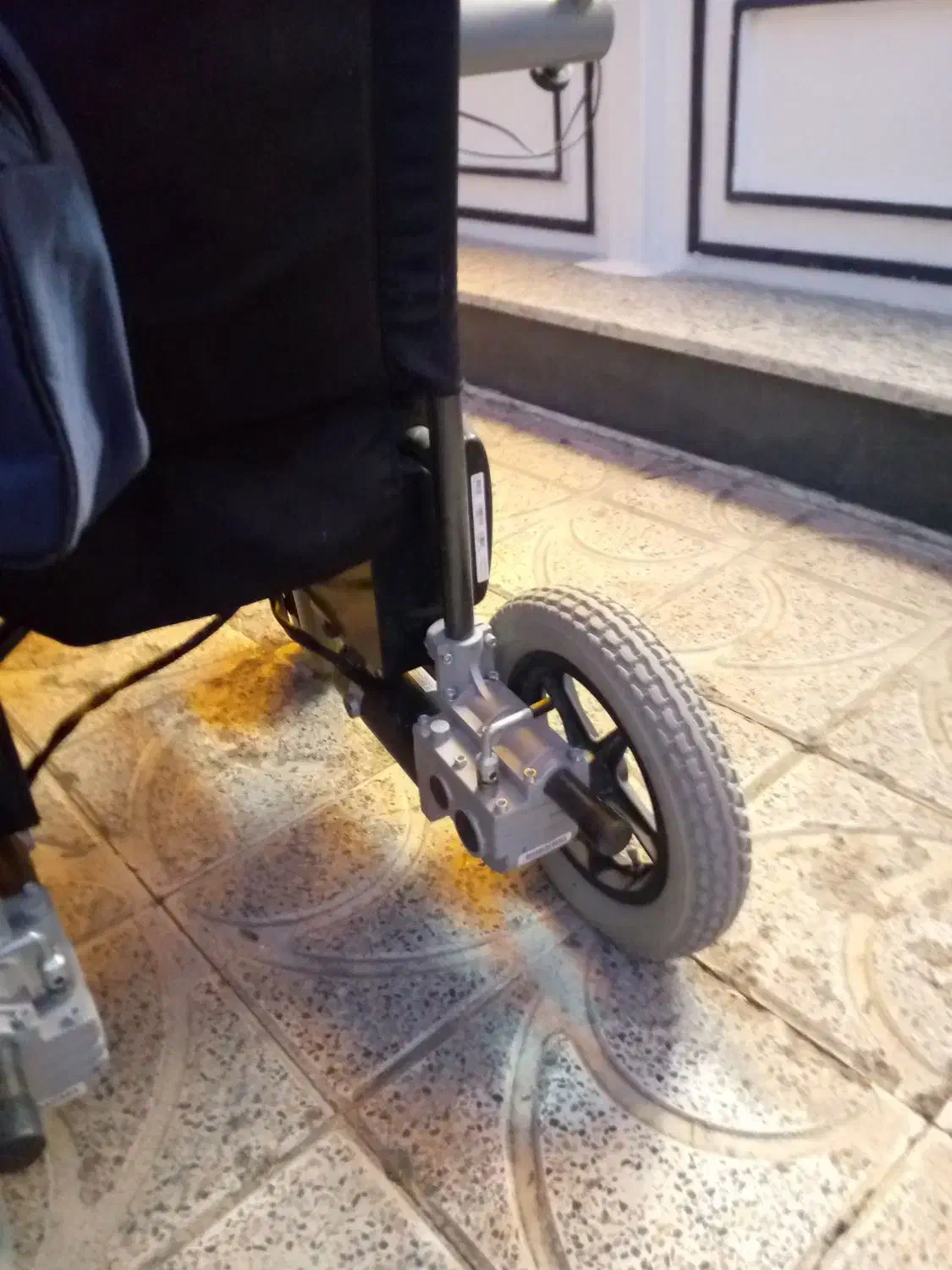 ویلچر برقی درحدنویه سال تو خونه استفاده شده خارجی|پزشکی|ارومیه, |دیوار