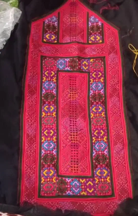 زیاستین|لباس|میرجاوه, |دیوار