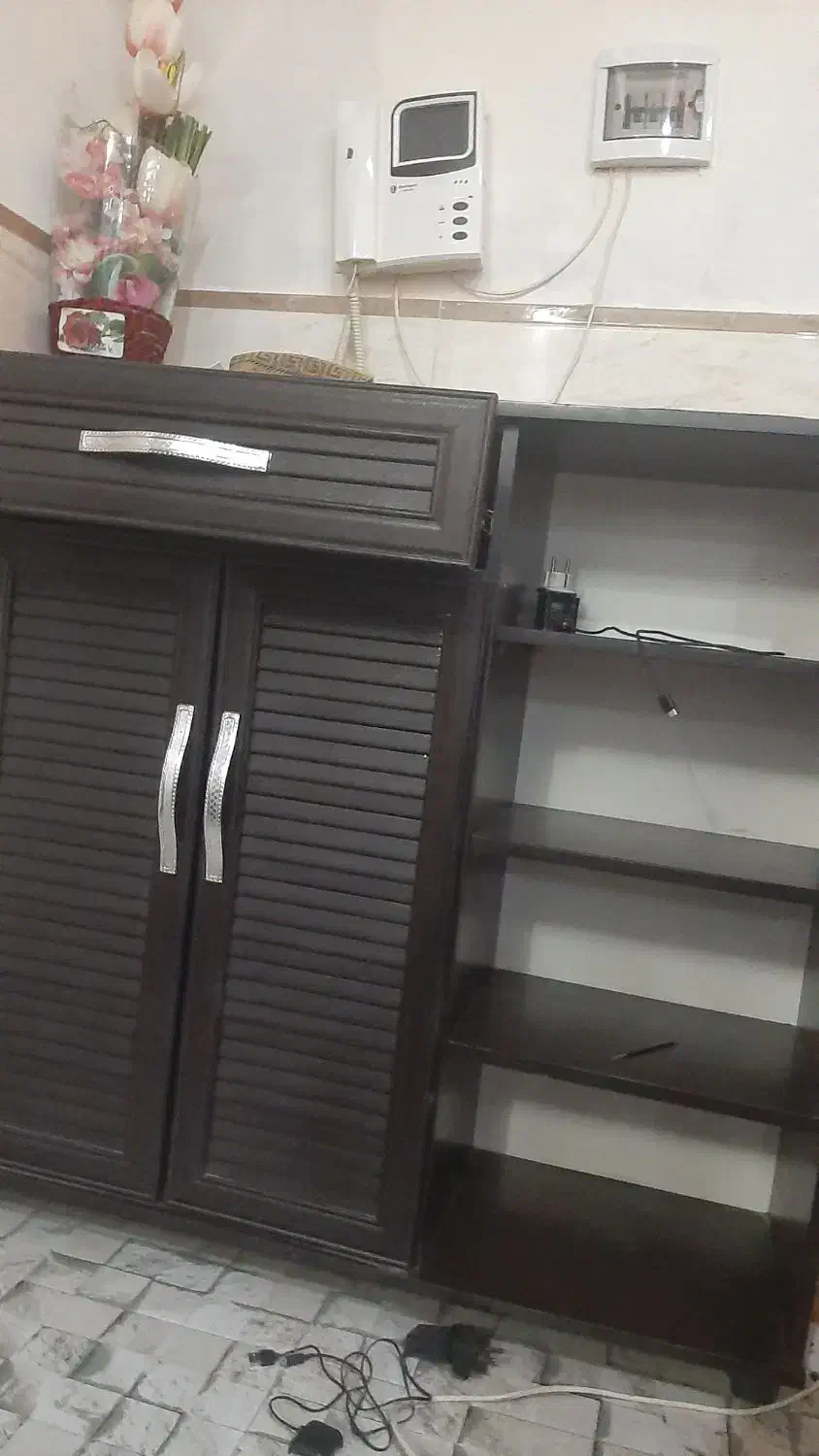 جاکفشی|جاکفشی، کمد، دراور|شهریار, رزکان|دیوار