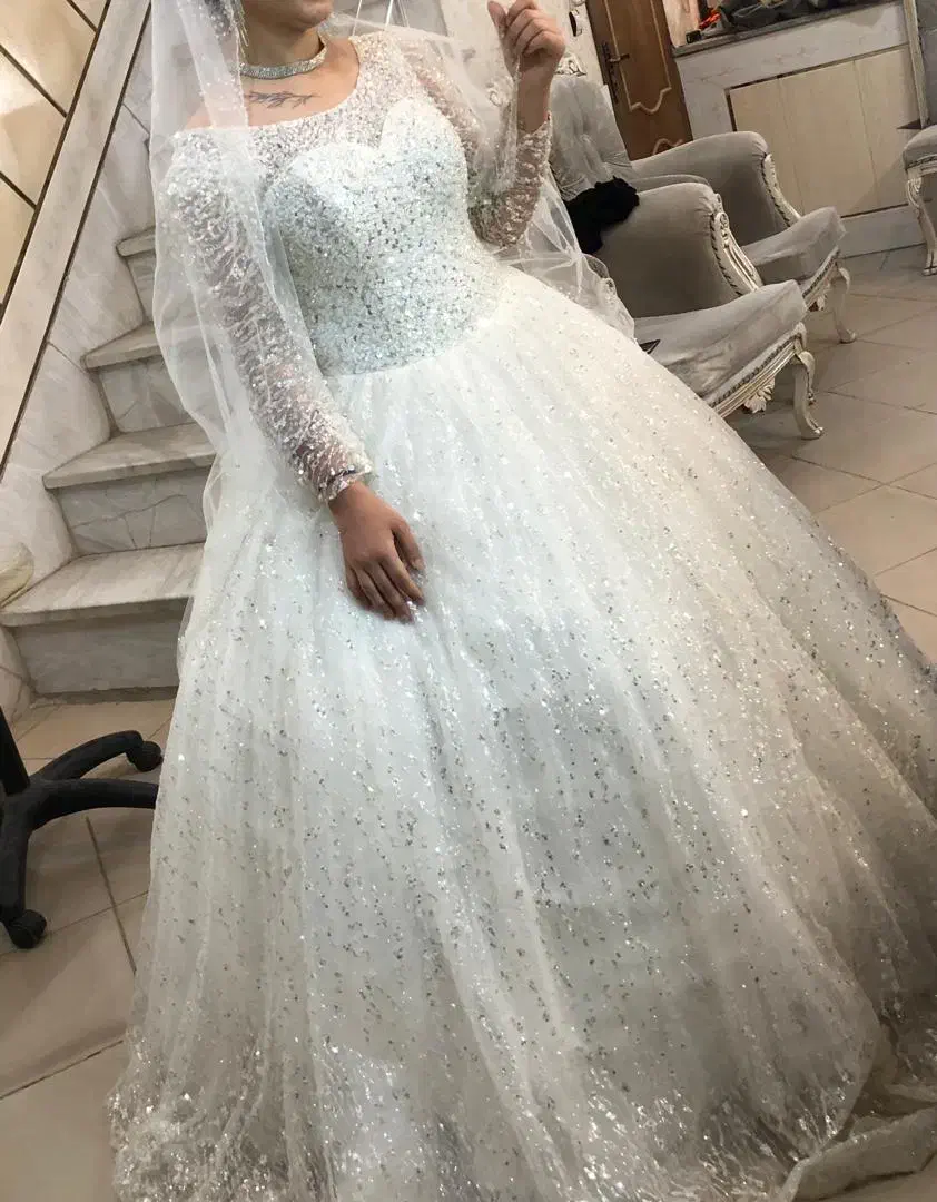 لباس عروس|لباس|دورود, |دیوار