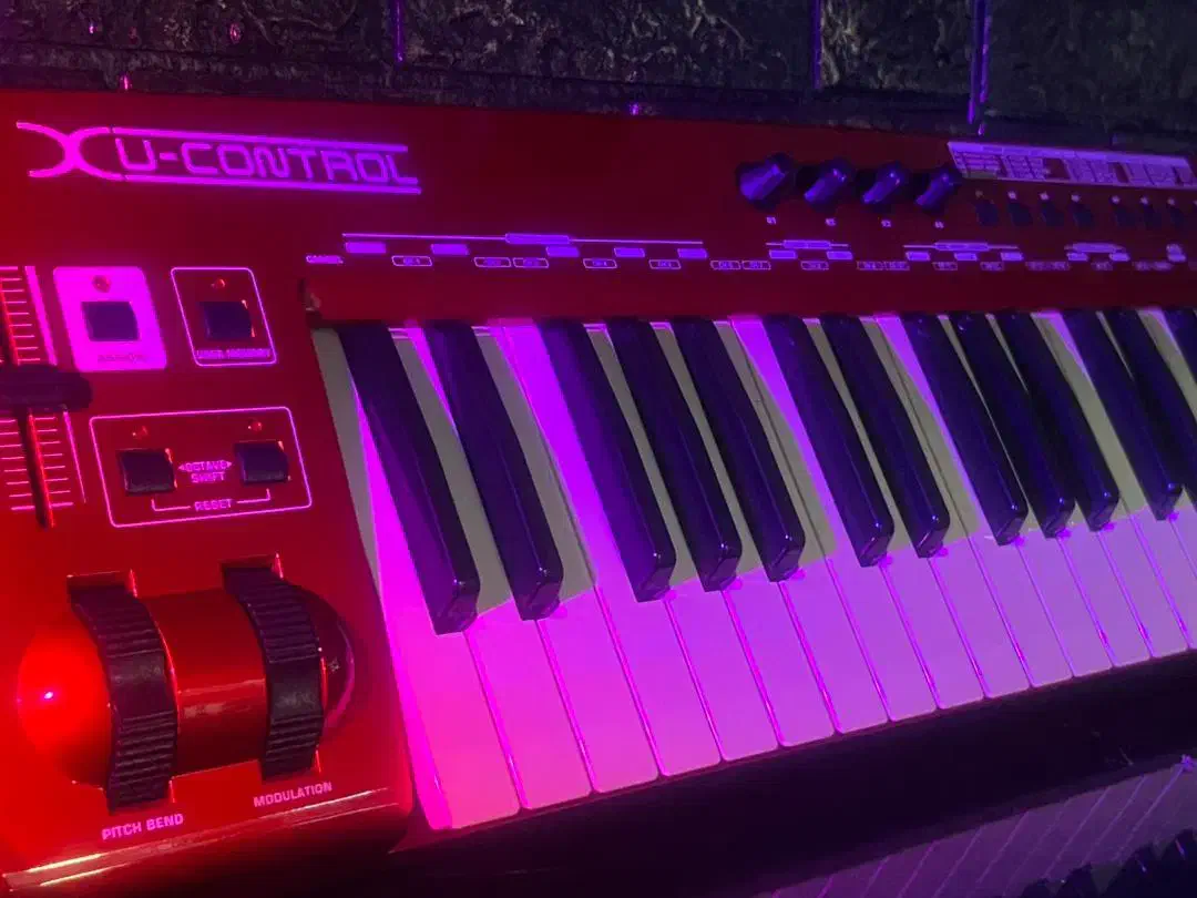 میدی کنترلر 5اکتاو|پیانو، کیبورد، آکاردئون|رشت, لاکانی|دیوار