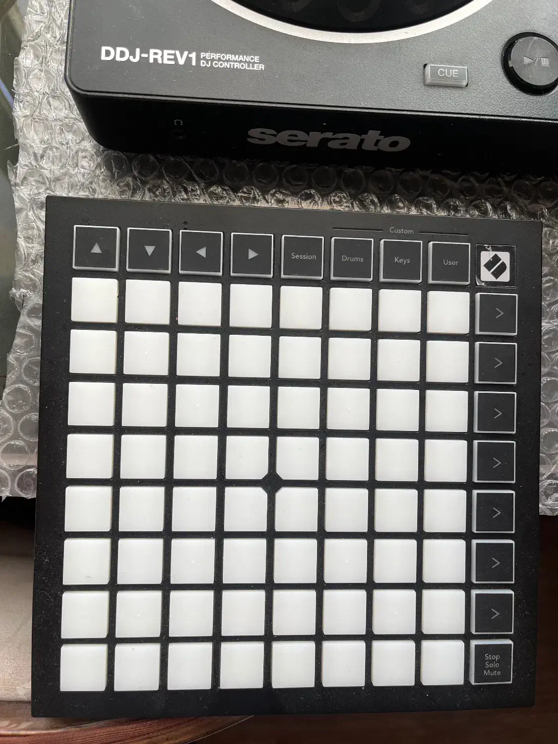 فروش دستگاه دی جی مینی لانچ پد میز دیجی دوعددکابل|آلات موسیقی|شهرکرد, |دیوار