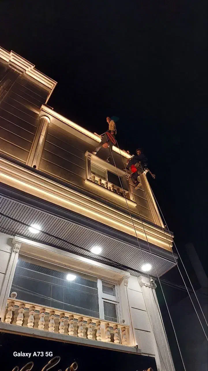 پیچ ورولپلاک نما،شستشوی نما،کاردرارتفاع،کار باطناب|خدمات پیشه و مهارت|اردبیل, |دیوار