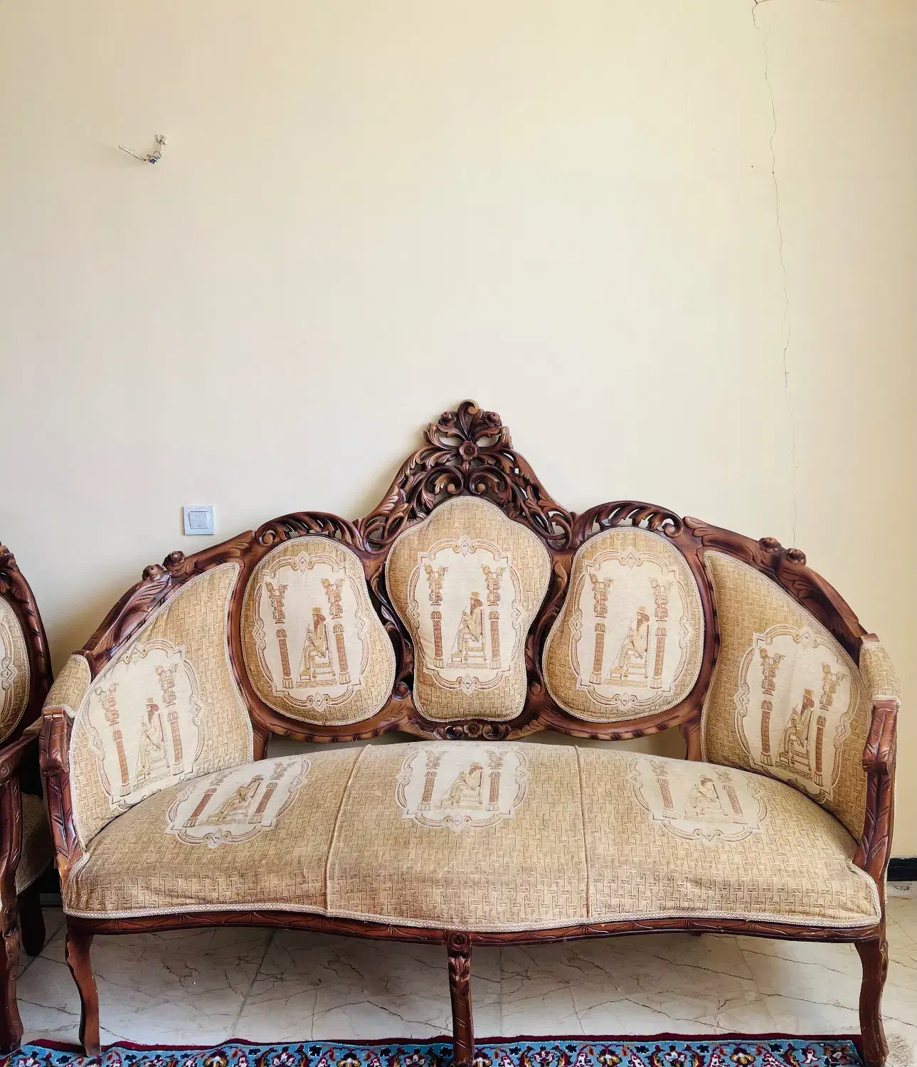 مبل|مبلمان خانگی و میز عسلی|صدرا-فارس, فاز ۱|دیوار