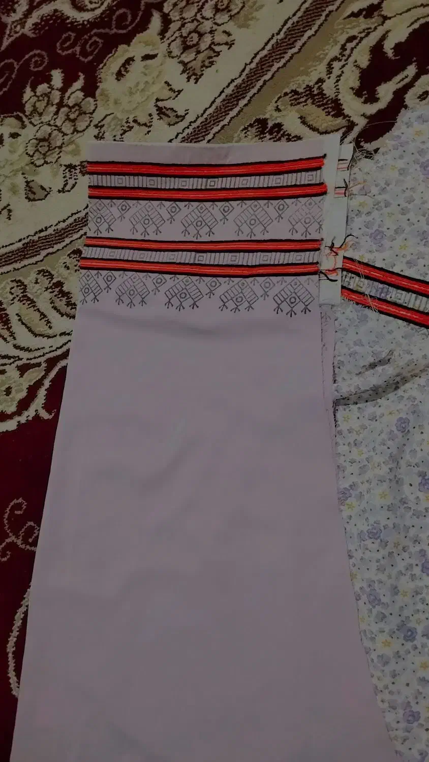 لباس تپه آیی|لباس|سراوان, |دیوار