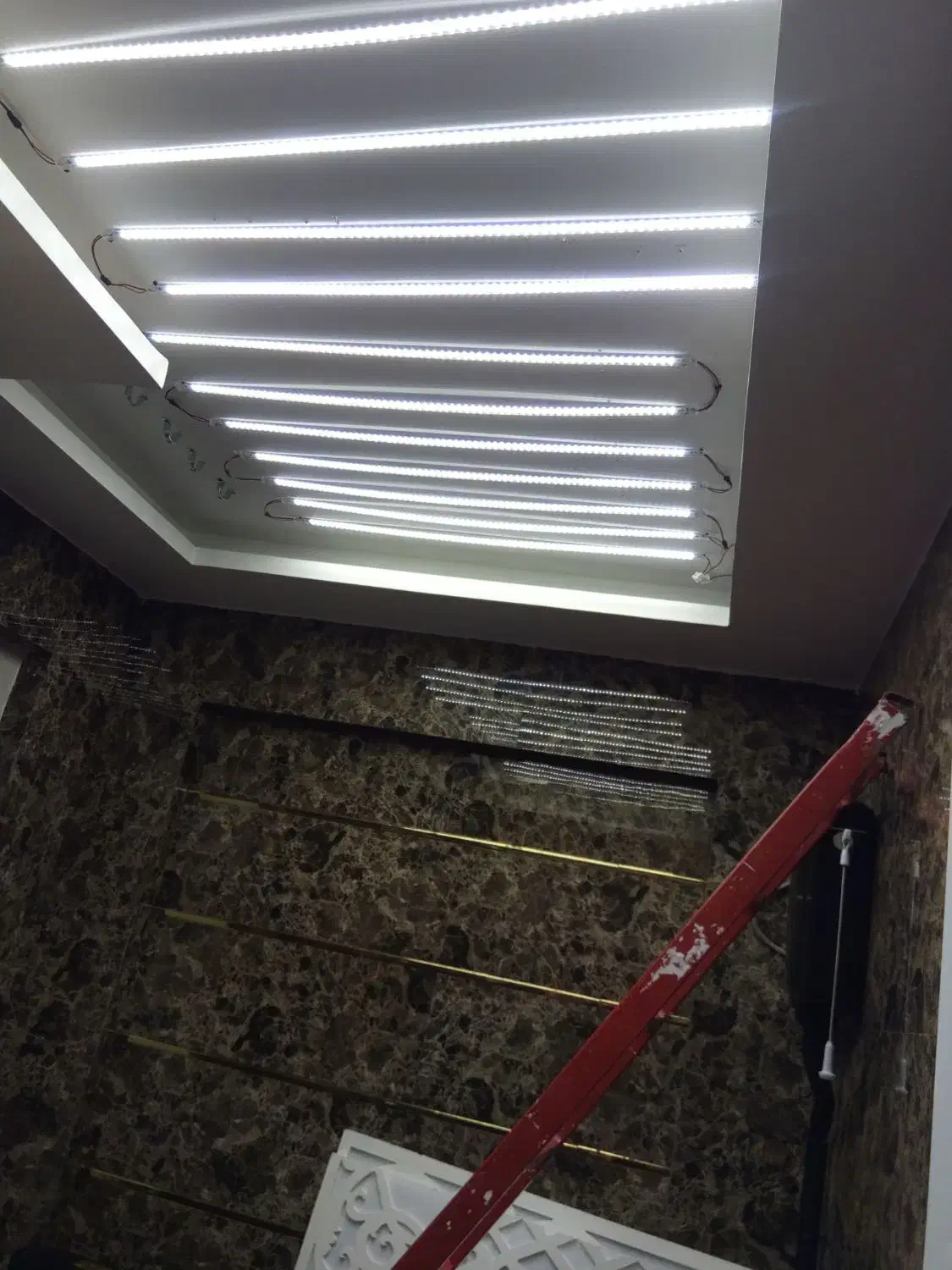 یه شاگرد ساده و نیم ماهر برق کاری نیازمندیم|استخدام معماری، عمران و ساختمانی|نیشابور, شهرک جانبازان|دیوار