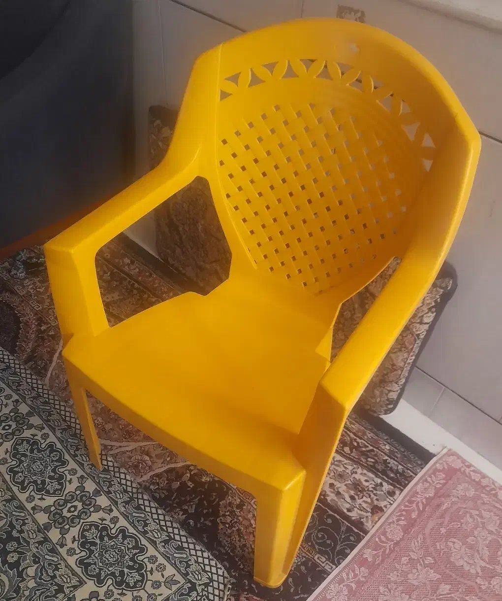صندلی زرد کاملا سالم|صندلی و نیمکت|کاشان, رسالت|دیوار
