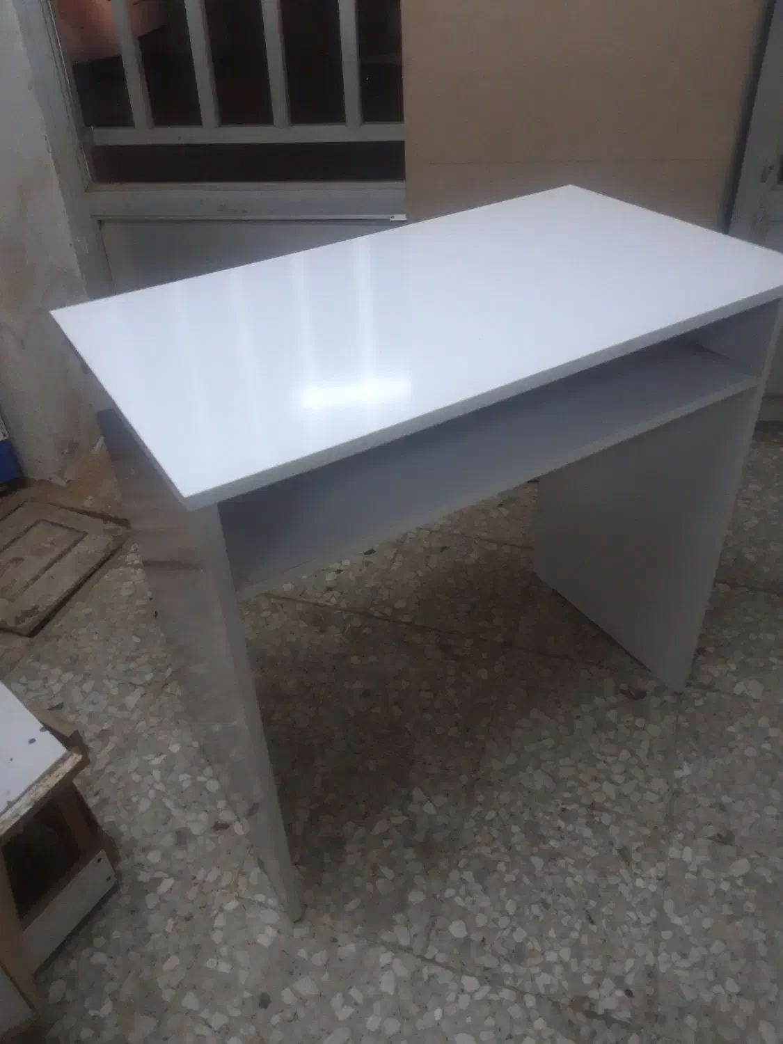 میز ناخن تحریر لب تاب|میز تحریر و کامپیوتر|رشت, دیانتی|دیوار