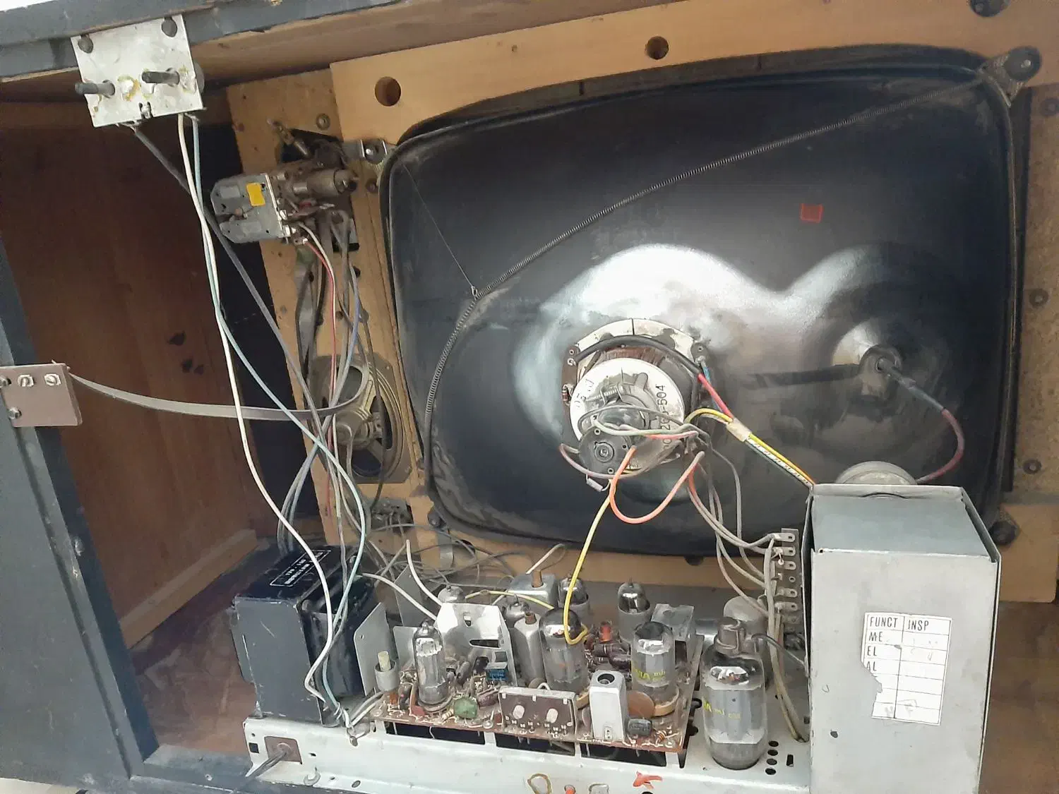 تلویزیون قدیمی|تلویزیون و پروژکتور|ارومیه, |دیوار