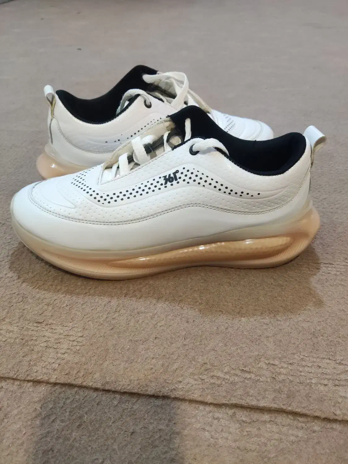 کفش اسپرت|کیف، کفش، کمربند|خوی, |دیوار