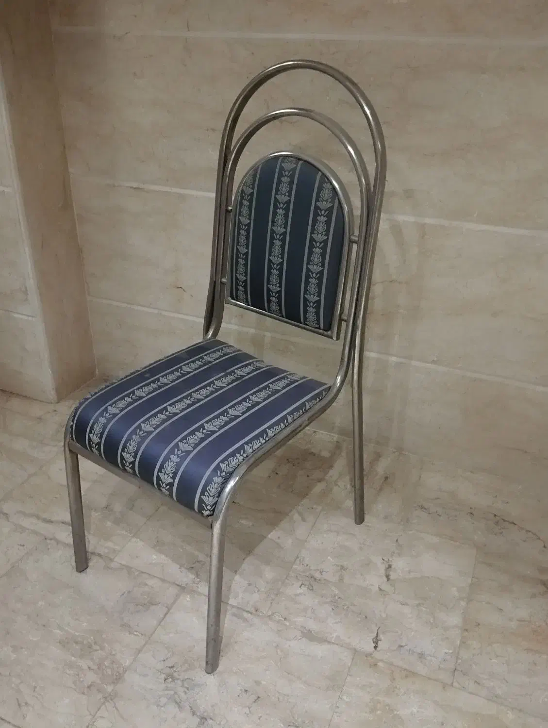 صندلی در حد نو|صندلی و نیمکت|ابهر, |دیوار