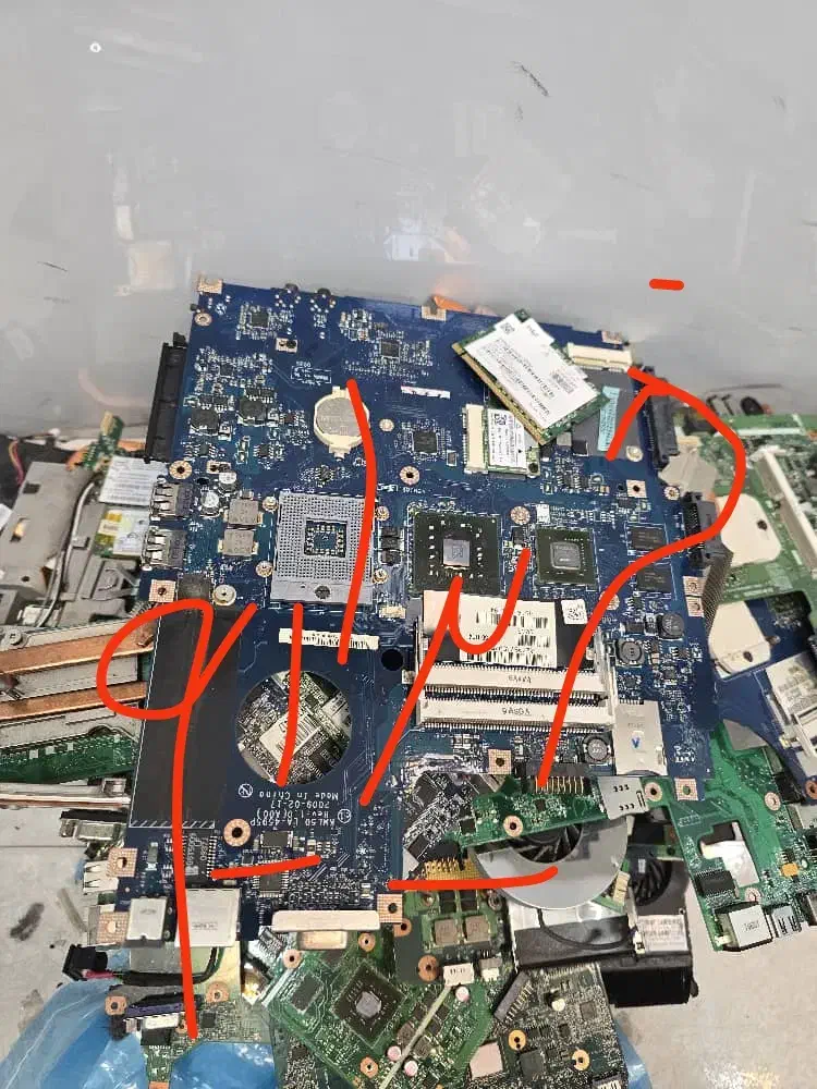 لب تاب های قدیمی و خراب وکیس قدیمی برمیداریم|خدمات رایانهای و موبایل|تبریز, |دیوار