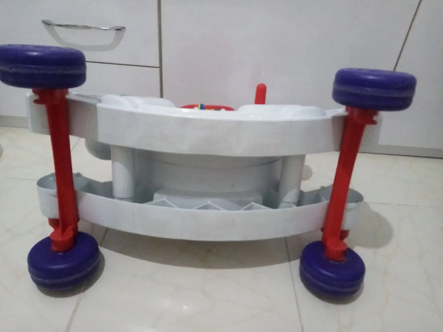 اسب بازی|اسباب‌‌بازی|رباط‌کریم, رباط‌کریم|دیوار