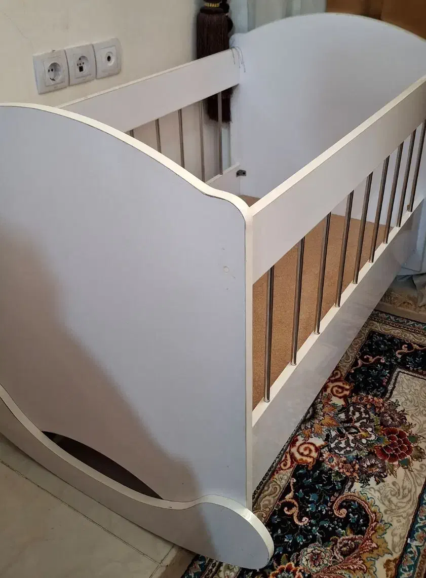 فروش فوری تخت کودک گهواره ای|تخت و صندلی بچه|مشهد, نوید|دیوار