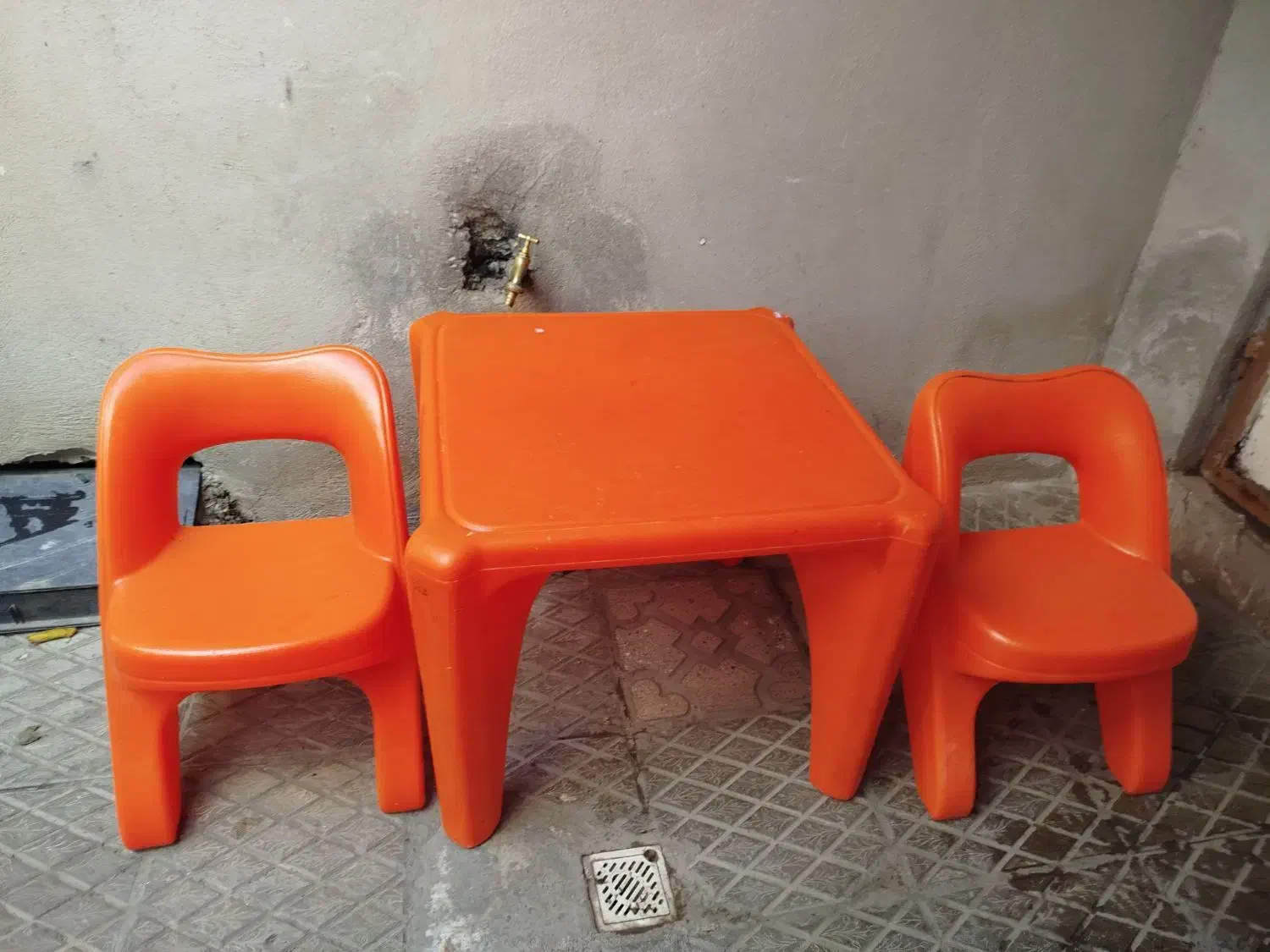 میز صندلی|تخت و صندلی بچه|سنندج, |دیوار