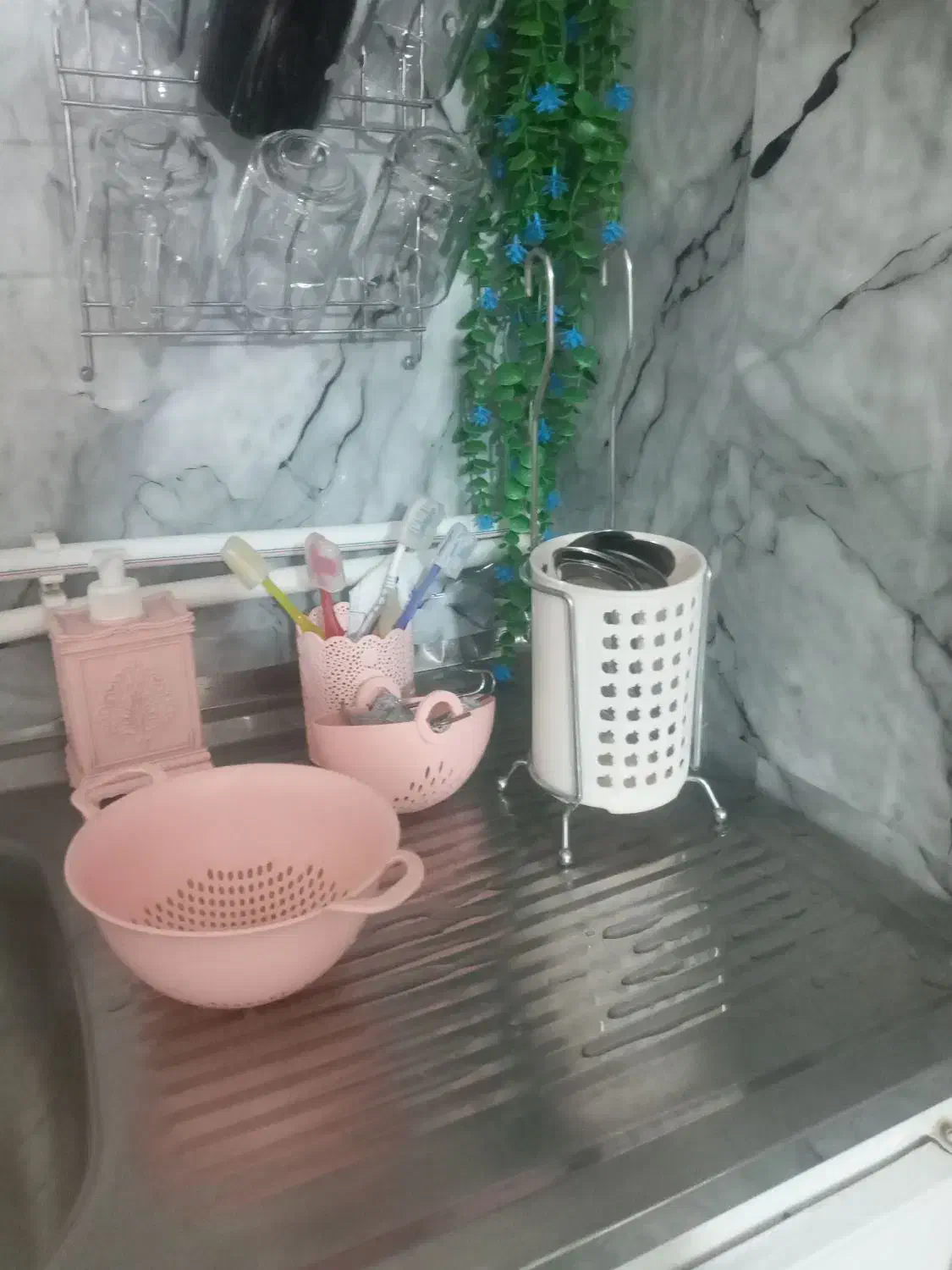 جا قاشقی|آب‌چکان و نظم‌دهنده ظروف|اراک, |دیوار